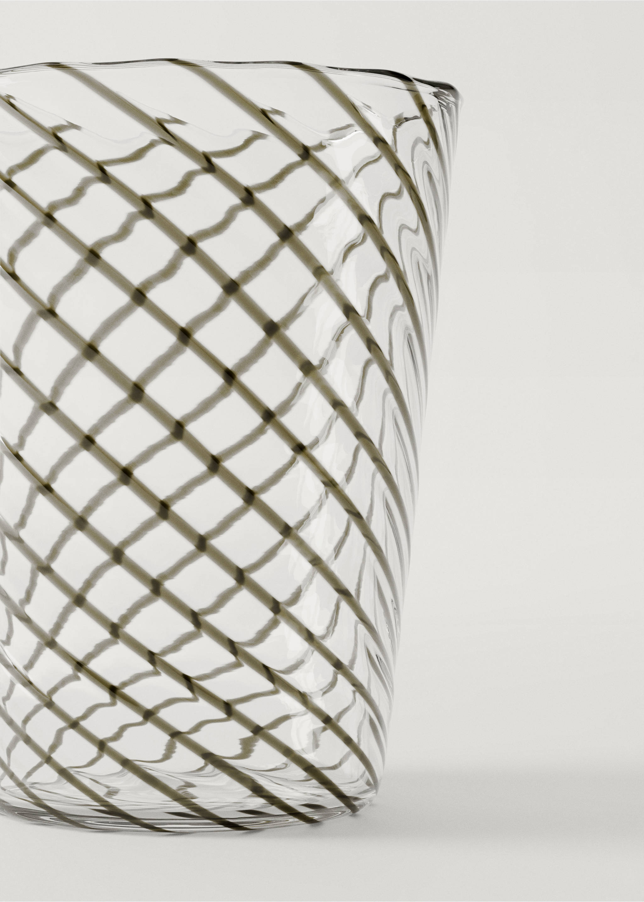 Small borosilicate glass with coloured spiral - Details of the article 2, Black. Ref: 87052927-00.