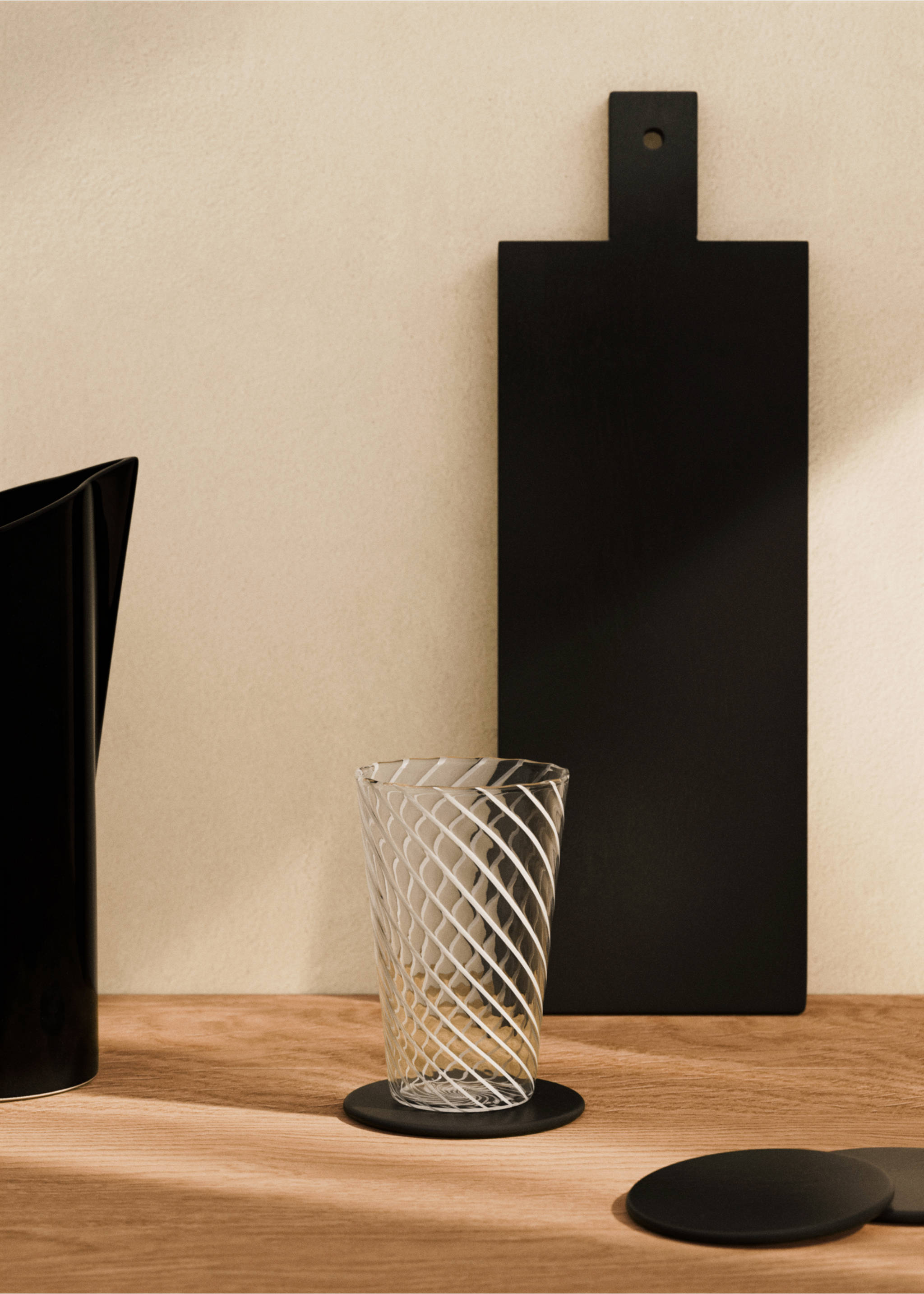 Medium borosilicate glass with coloured spiral - General plane, White. Ref: 87052928-00.