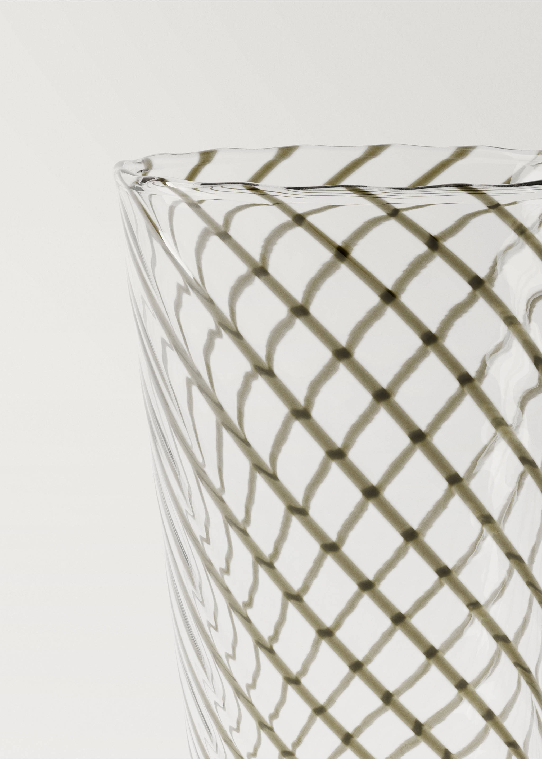 Medium borosilicate glass with coloured spiral - Details of the article 2, Black. Ref: 87052928-00.