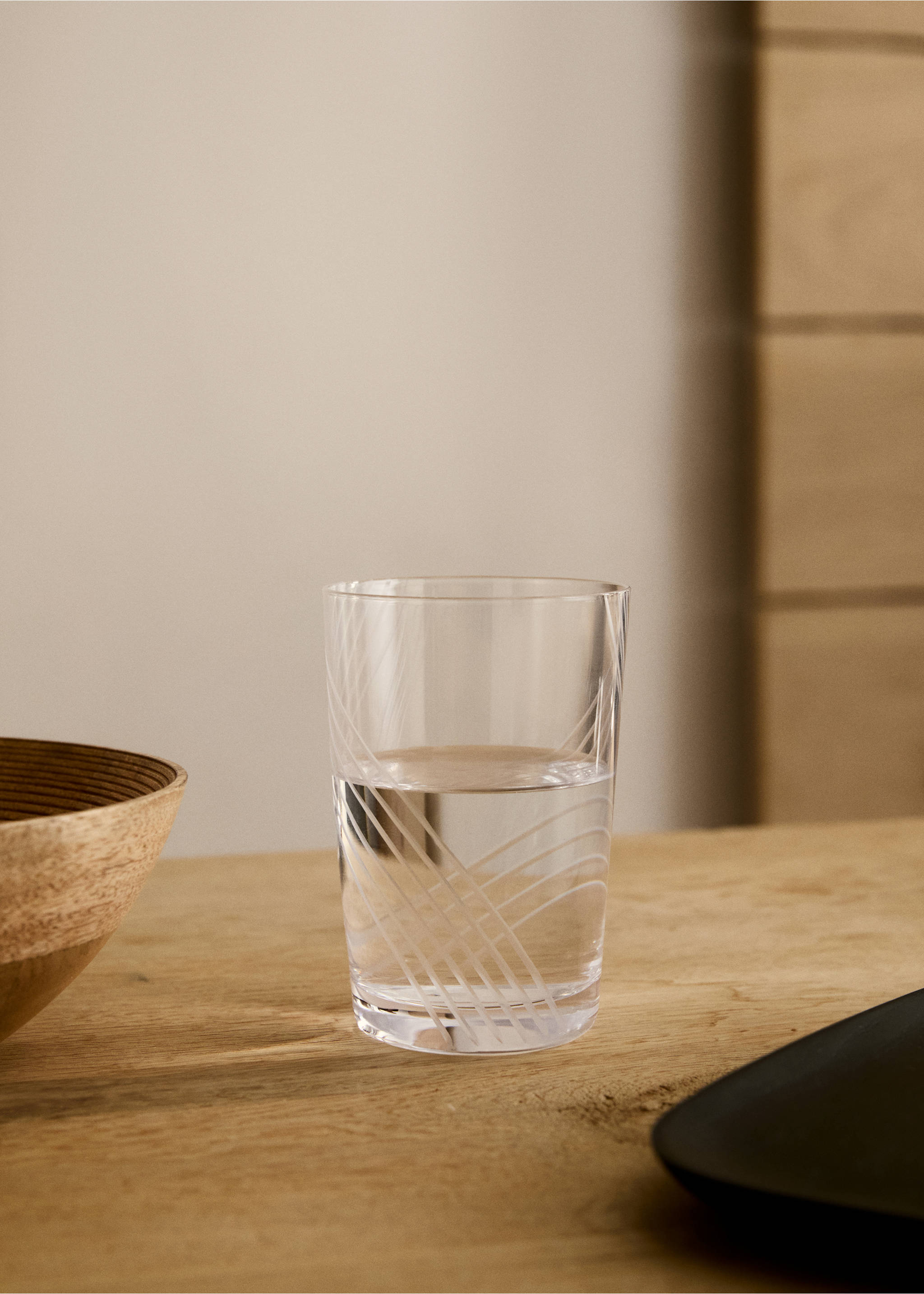Glas mit Wellenmuster - Allgemeine Ansicht, Eisgrau. Ref: 87052929-00.