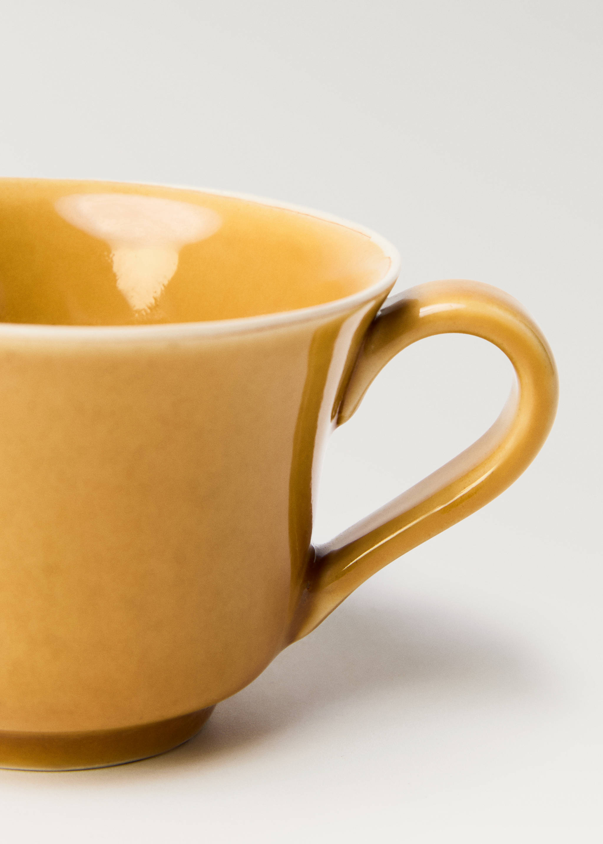 Teetasse aus Steingut mit wellenförmigem Rand - Detail des Artikels 2