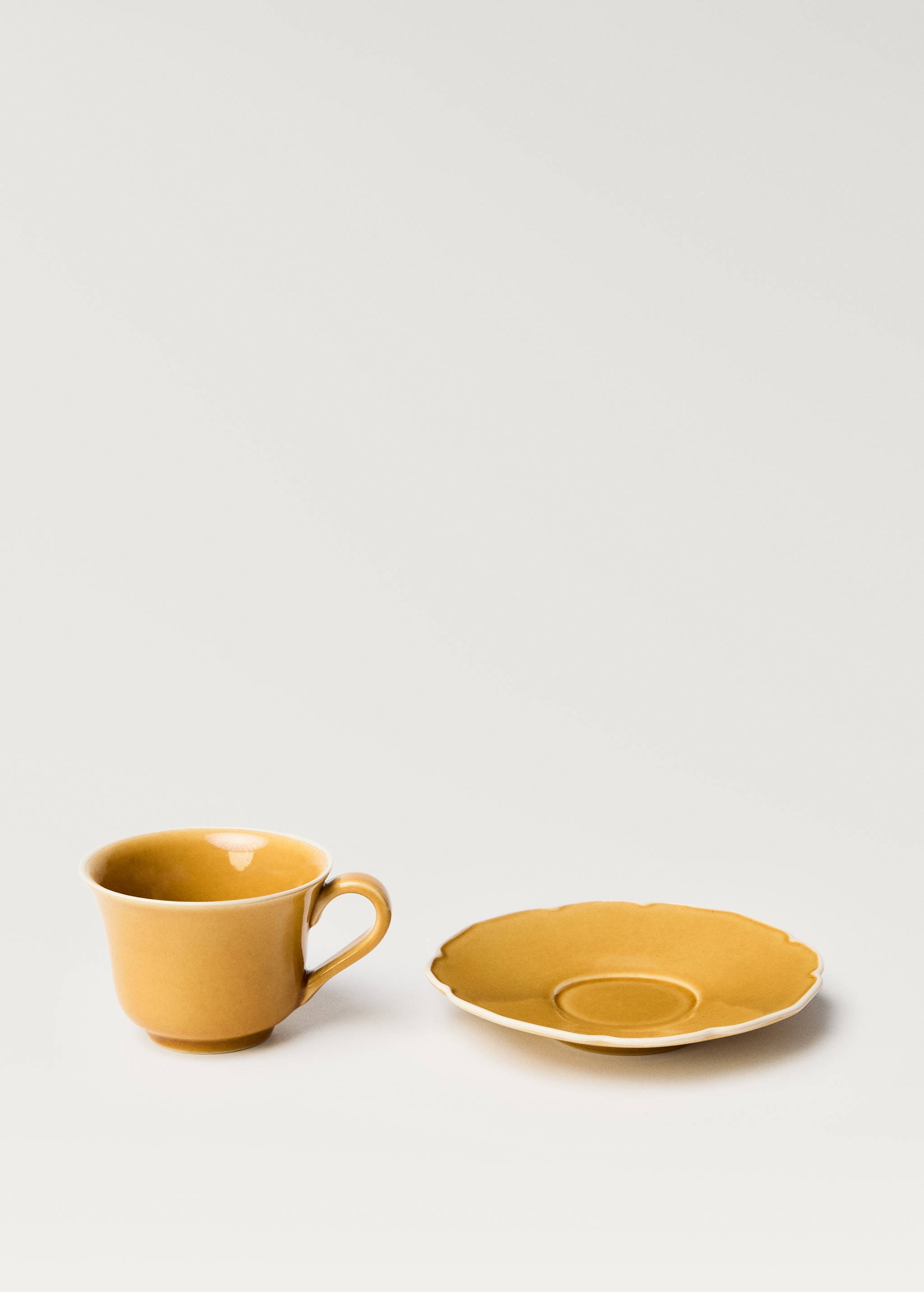 Teetasse aus Steingut mit wellenförmigem Rand - Detail des Artikels 3