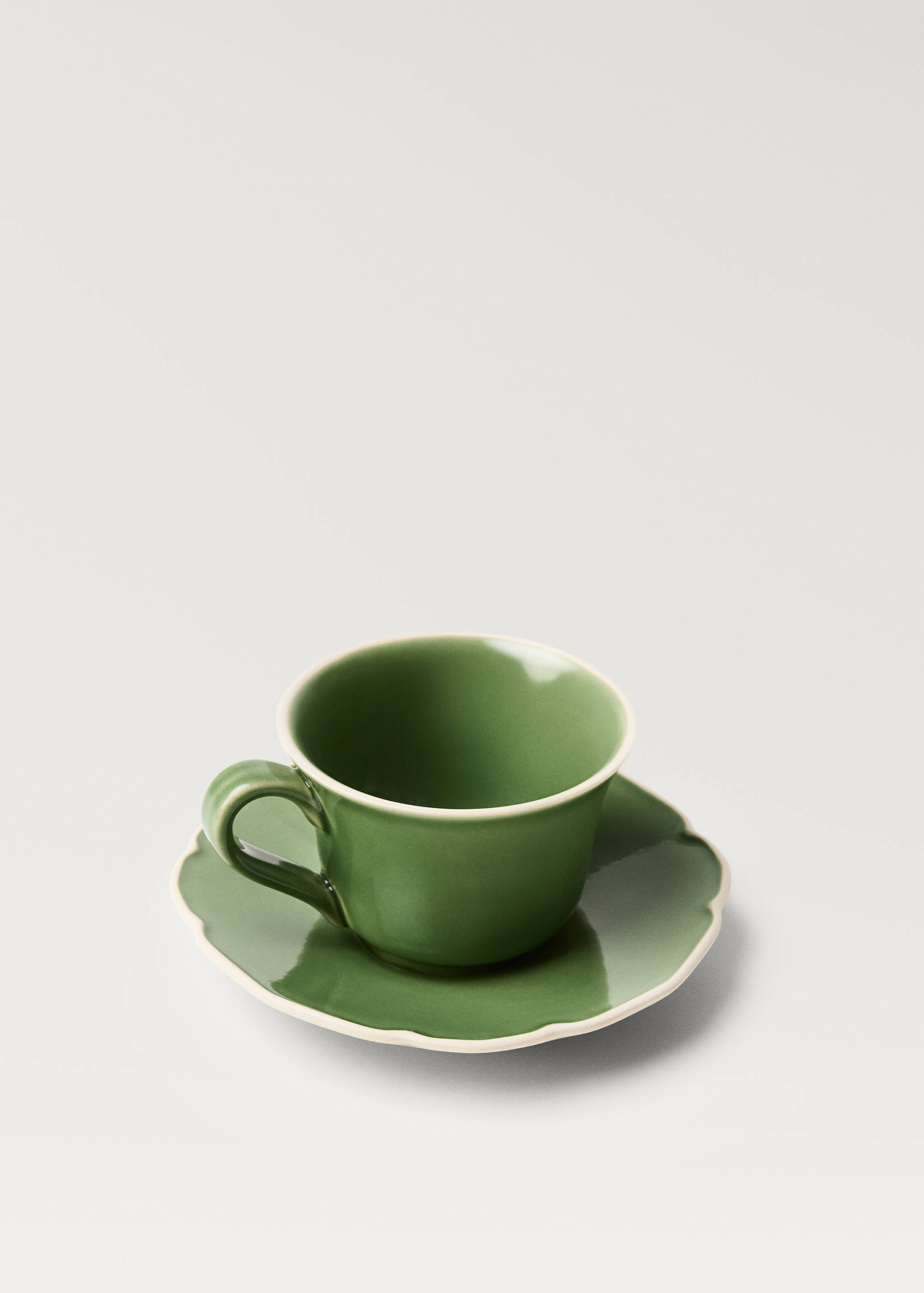 Teetasse aus Steingut mit wellenförmigem Rand - Detail des Artikels 1