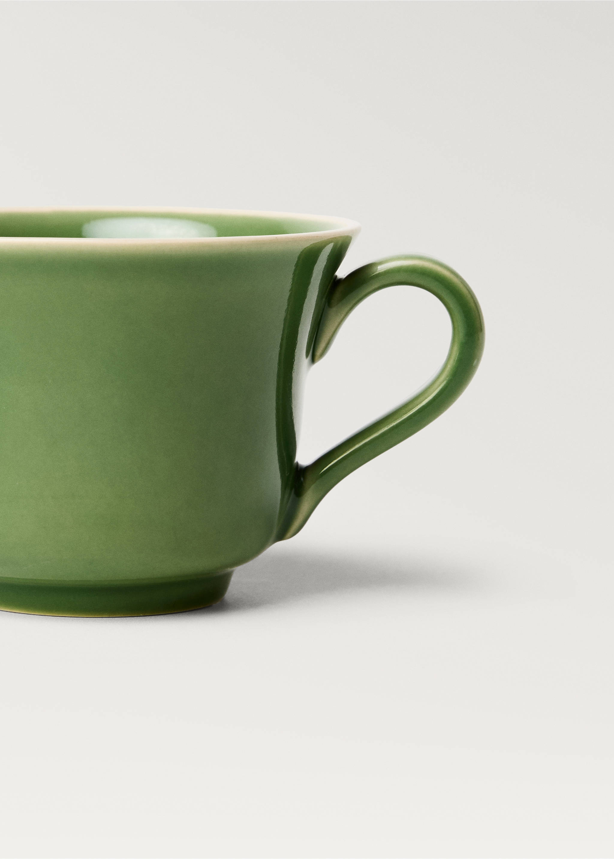 Teetasse aus Steingut mit wellenförmigem Rand - Detail des Artikels 2, Grün. Ref: 87052949-00.