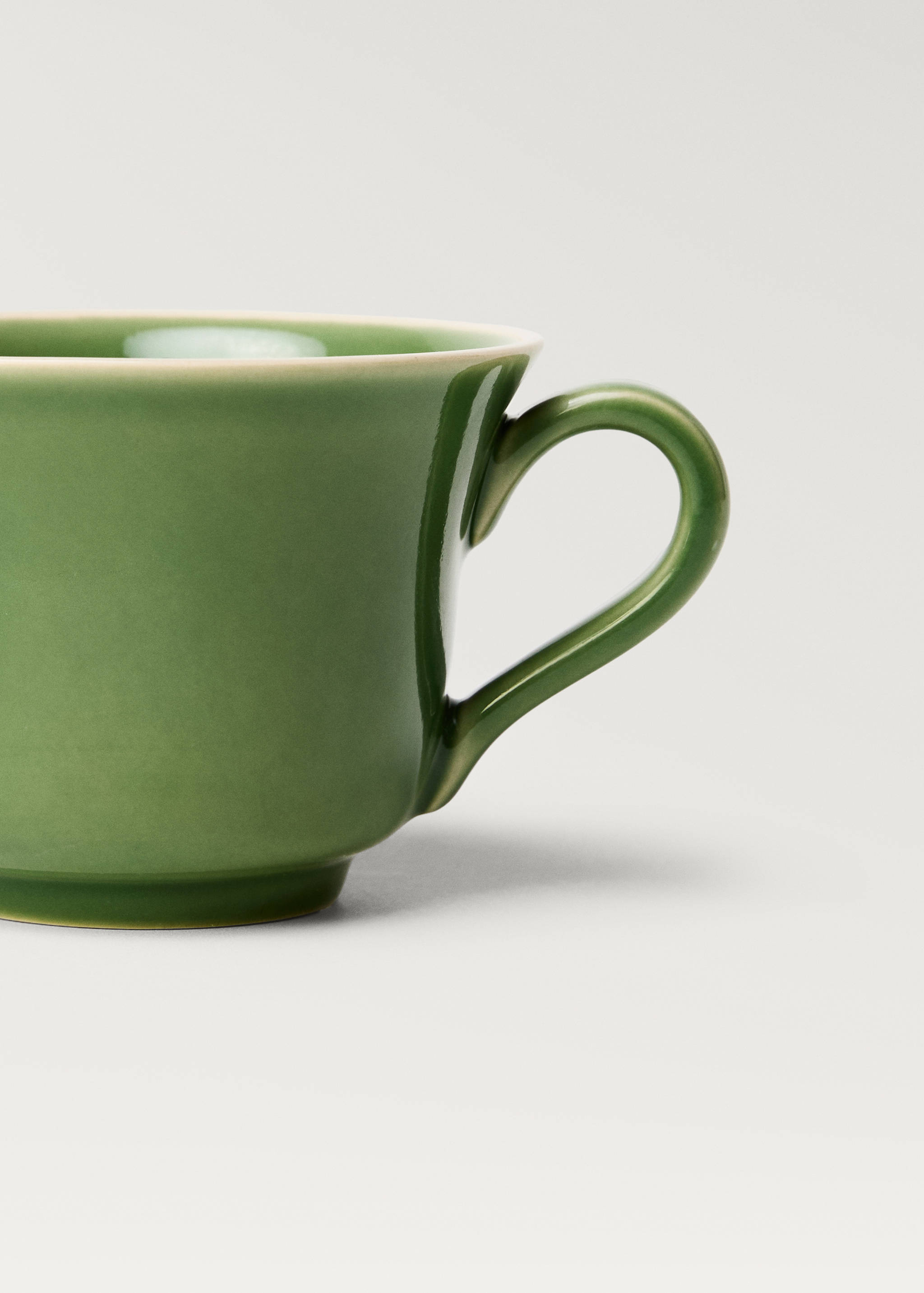 Teetasse aus Steingut mit wellenförmigem Rand - Detail des Artikels 2