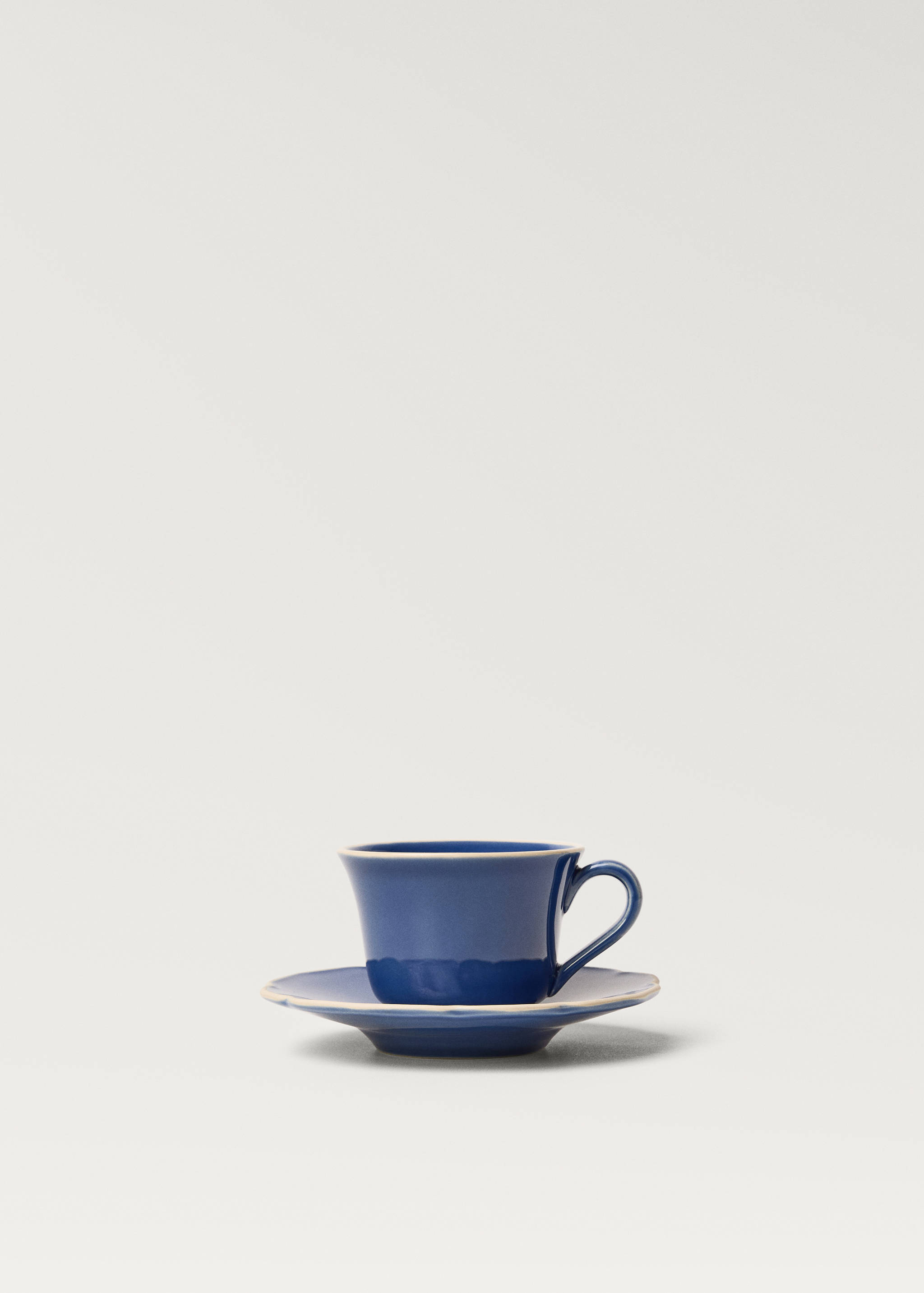 Teetasse aus Steingut mit wellenförmigem Rand - Artikel ohne Model