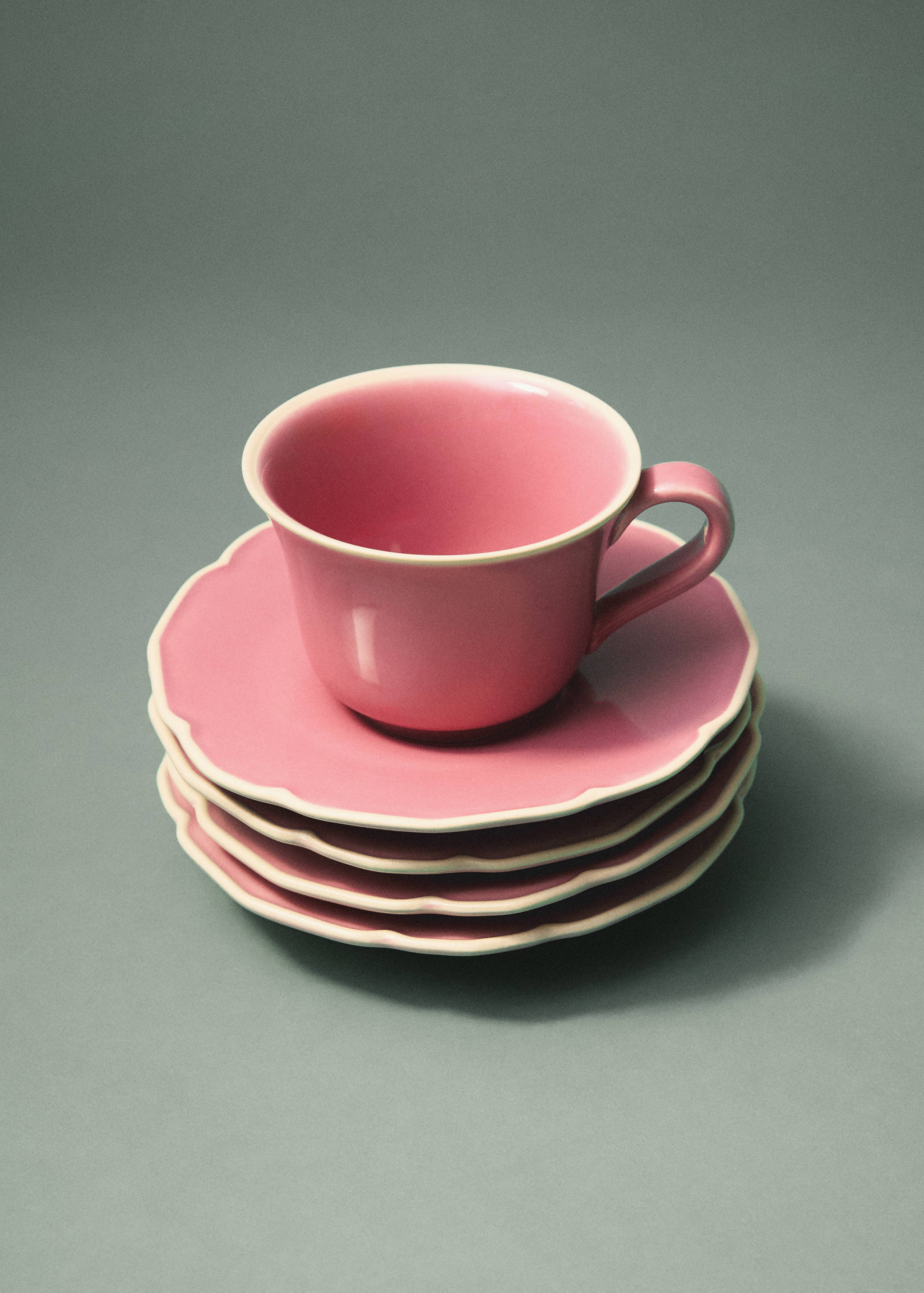 Teetasse aus Steingut mit wellenförmigem Rand - Detail des Artikels 8