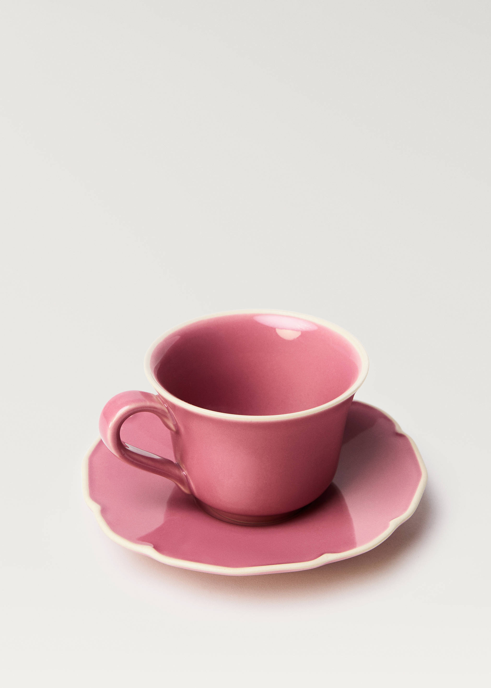 Teetasse aus Steingut mit wellenförmigem Rand - Detail des Artikels 1