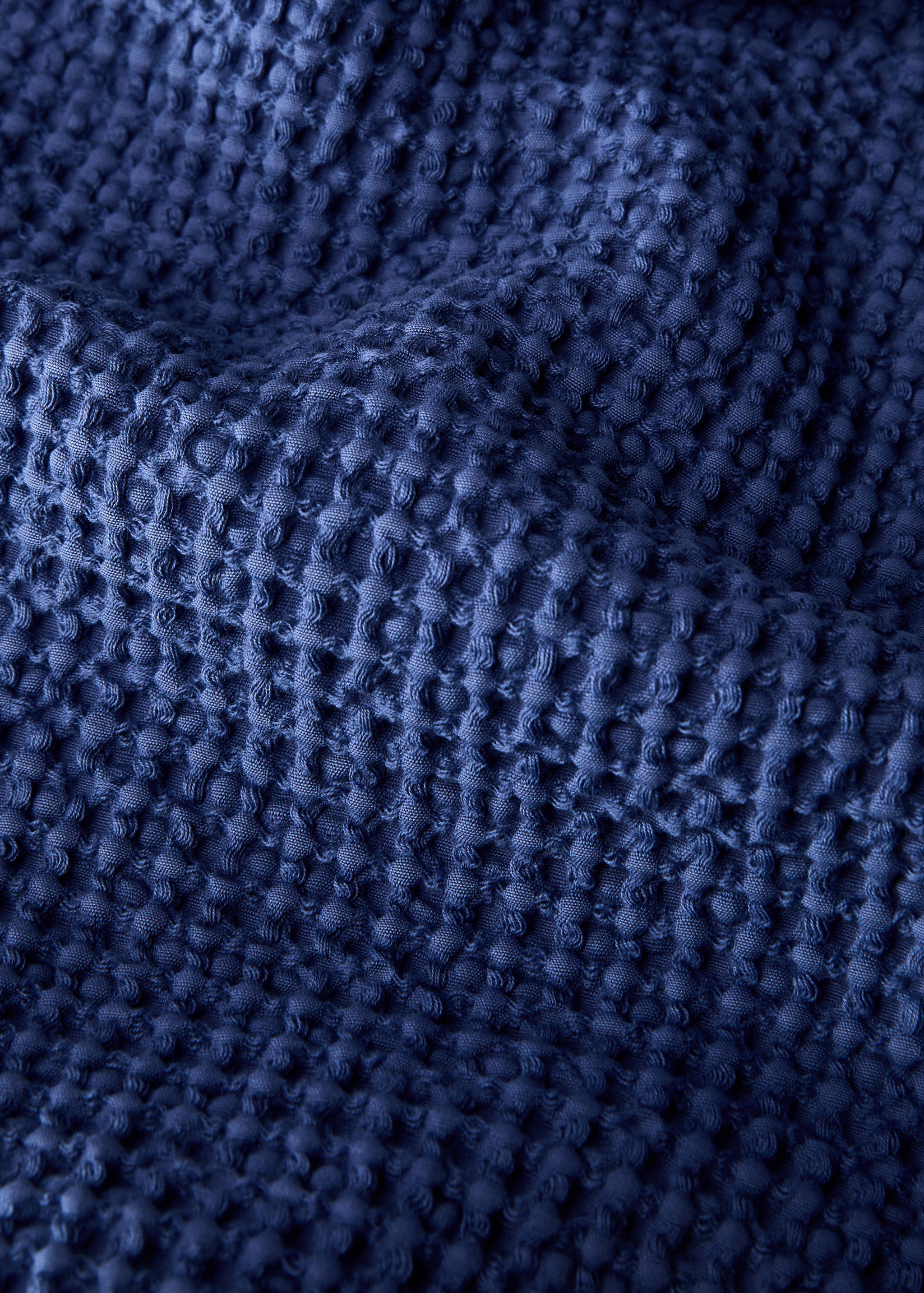 Garment-dyed waffle cotton bedspread for 130/150 cm bed - Details of the article 2