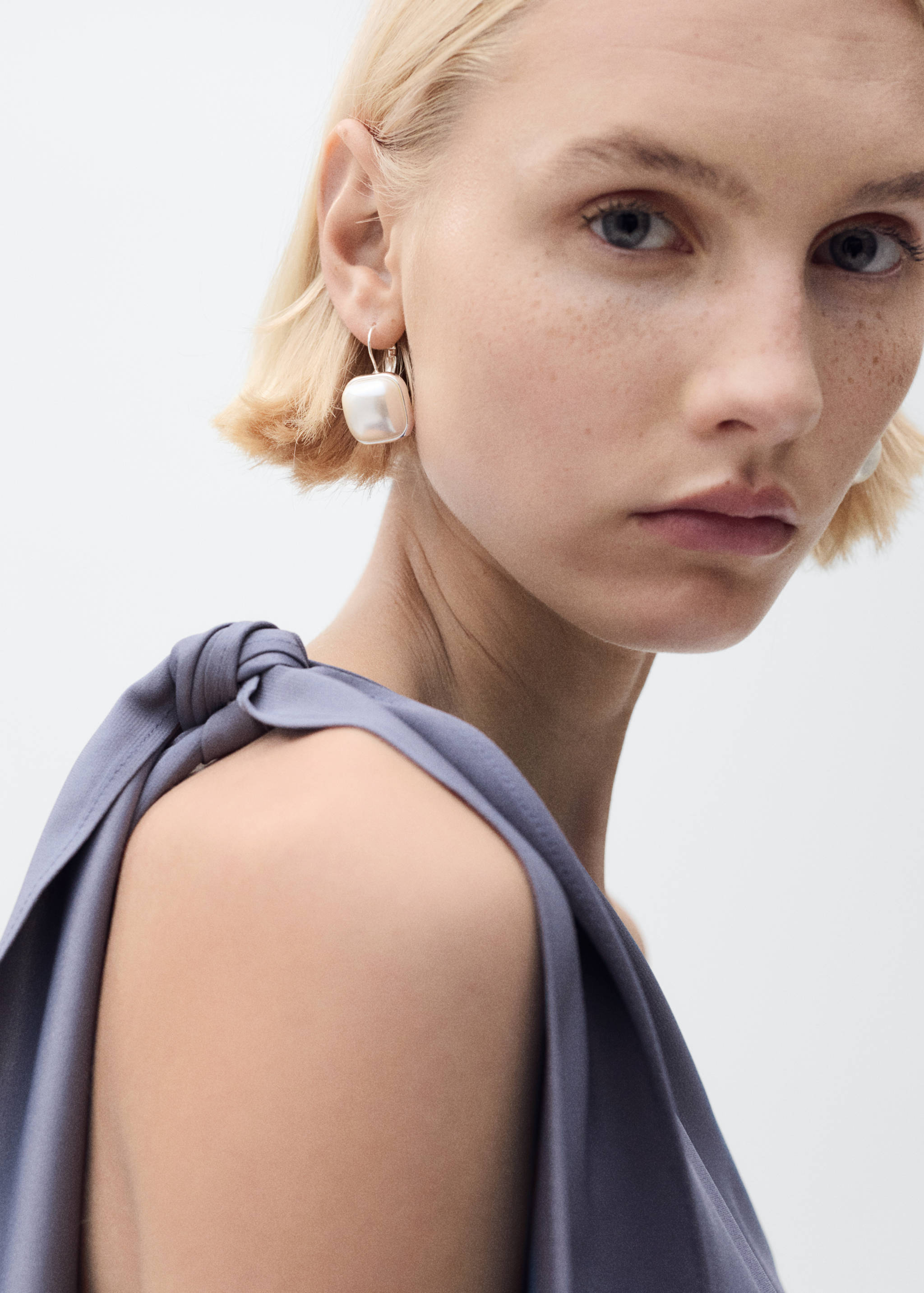 Aszimmetrikus szalagos szatén nadrágruha - A termék adatai 1