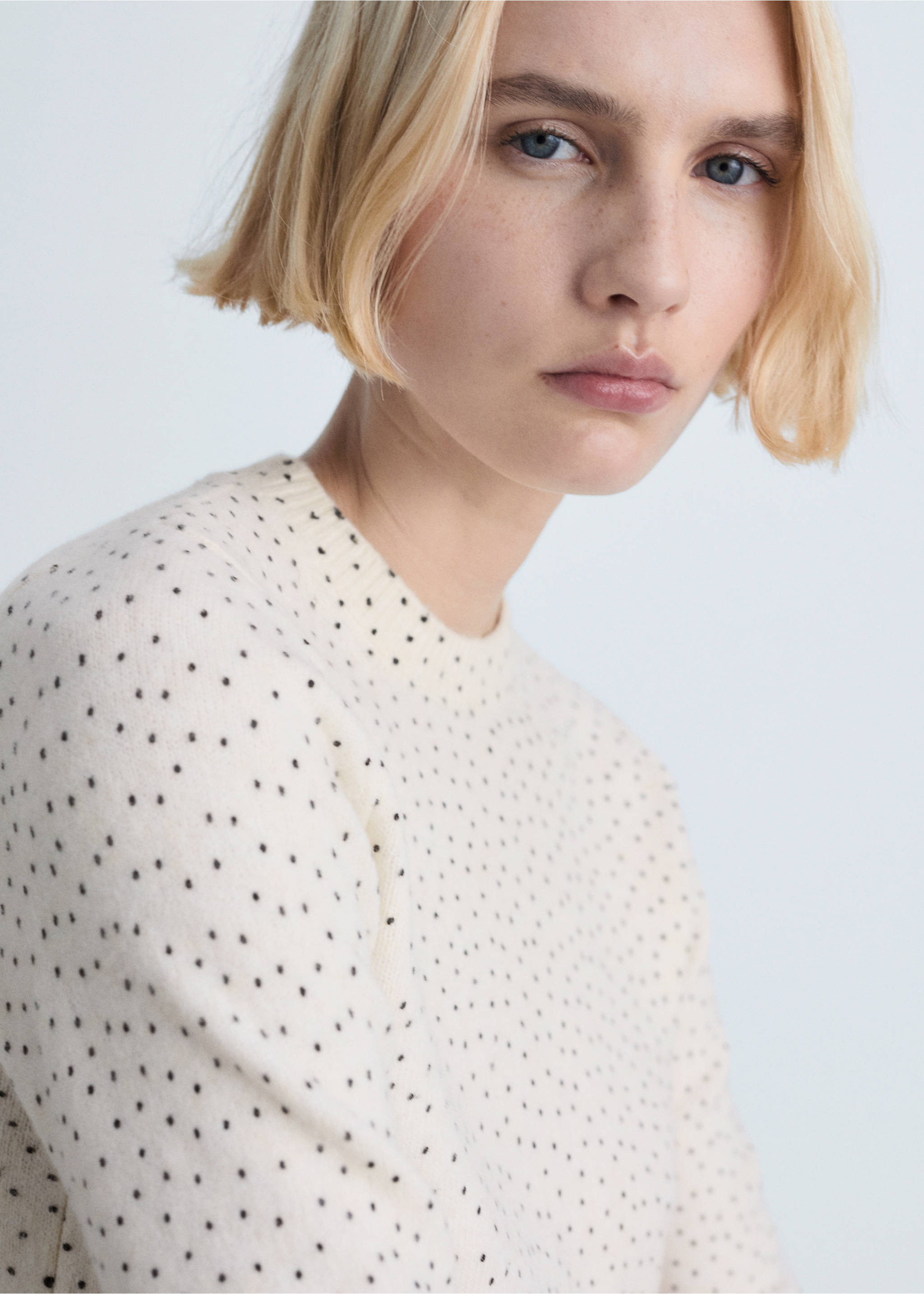 Polka-dot knitted sweater - Details of the article 1, Ecru. Ref: 87053271-00.