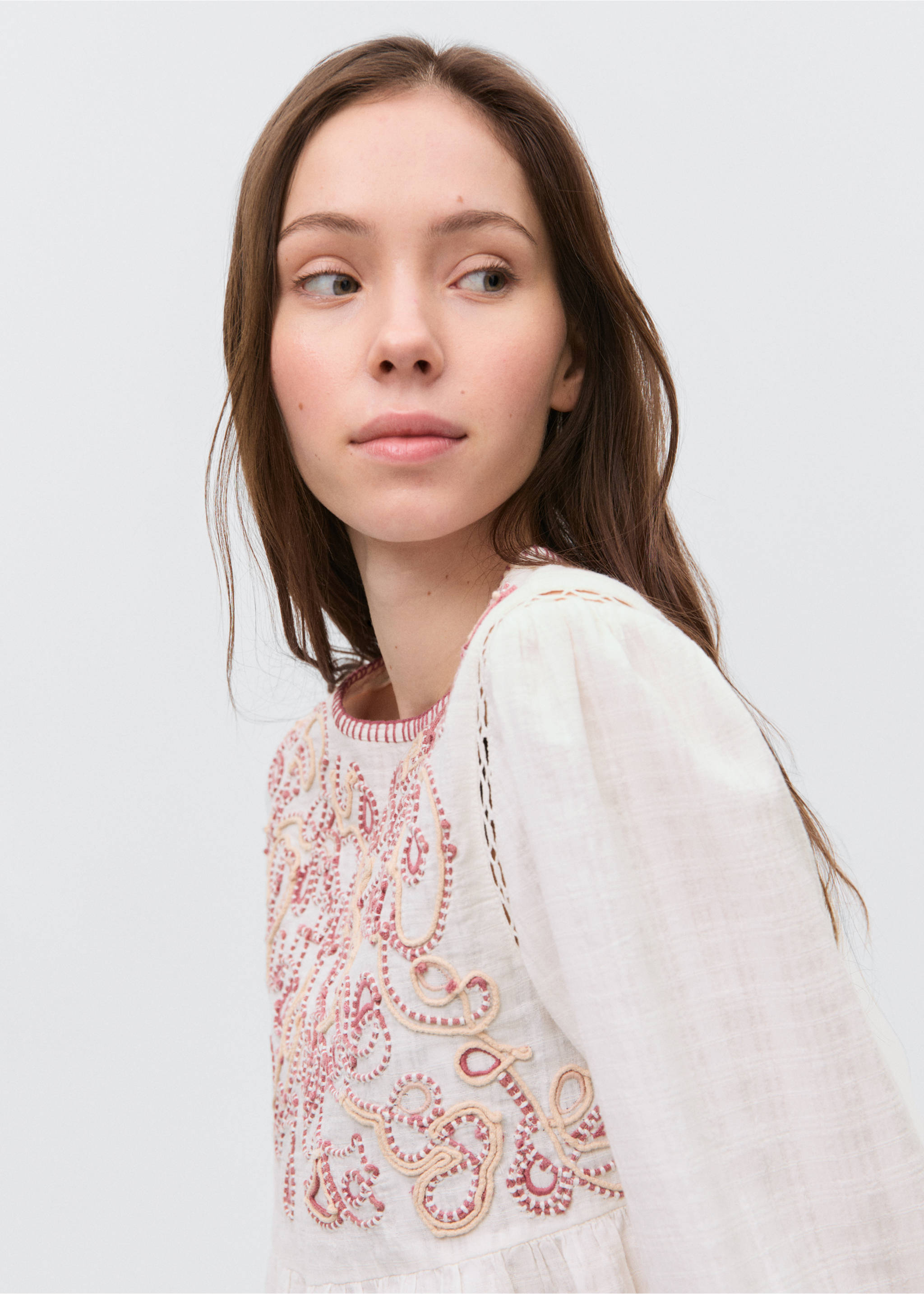 Geborduurde katoenen blouse - Detail van het artikel 1, Gebroken wit. Ref: 87053278-00.