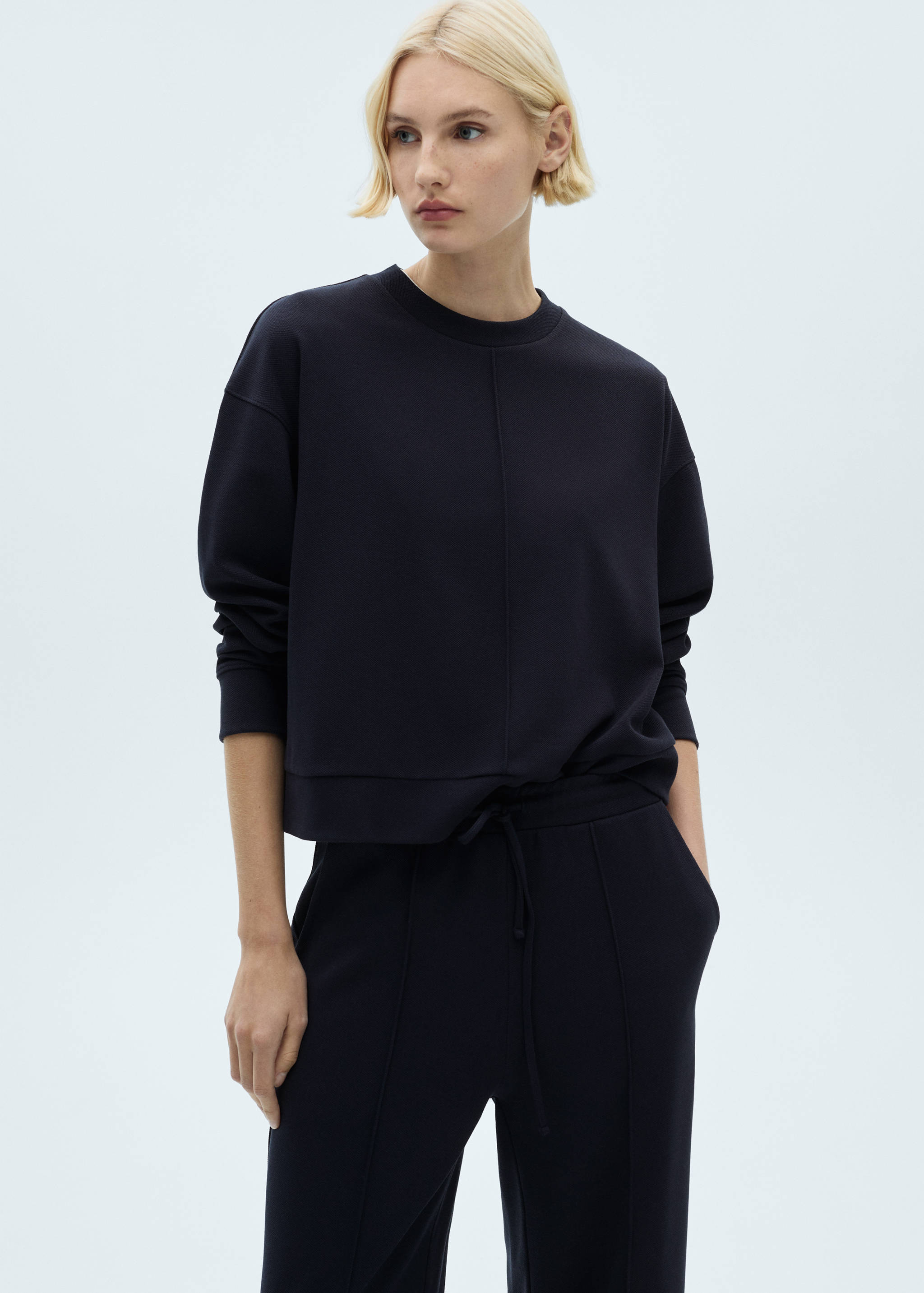 Sudadera cuello redondo detalle costura - Plano medio