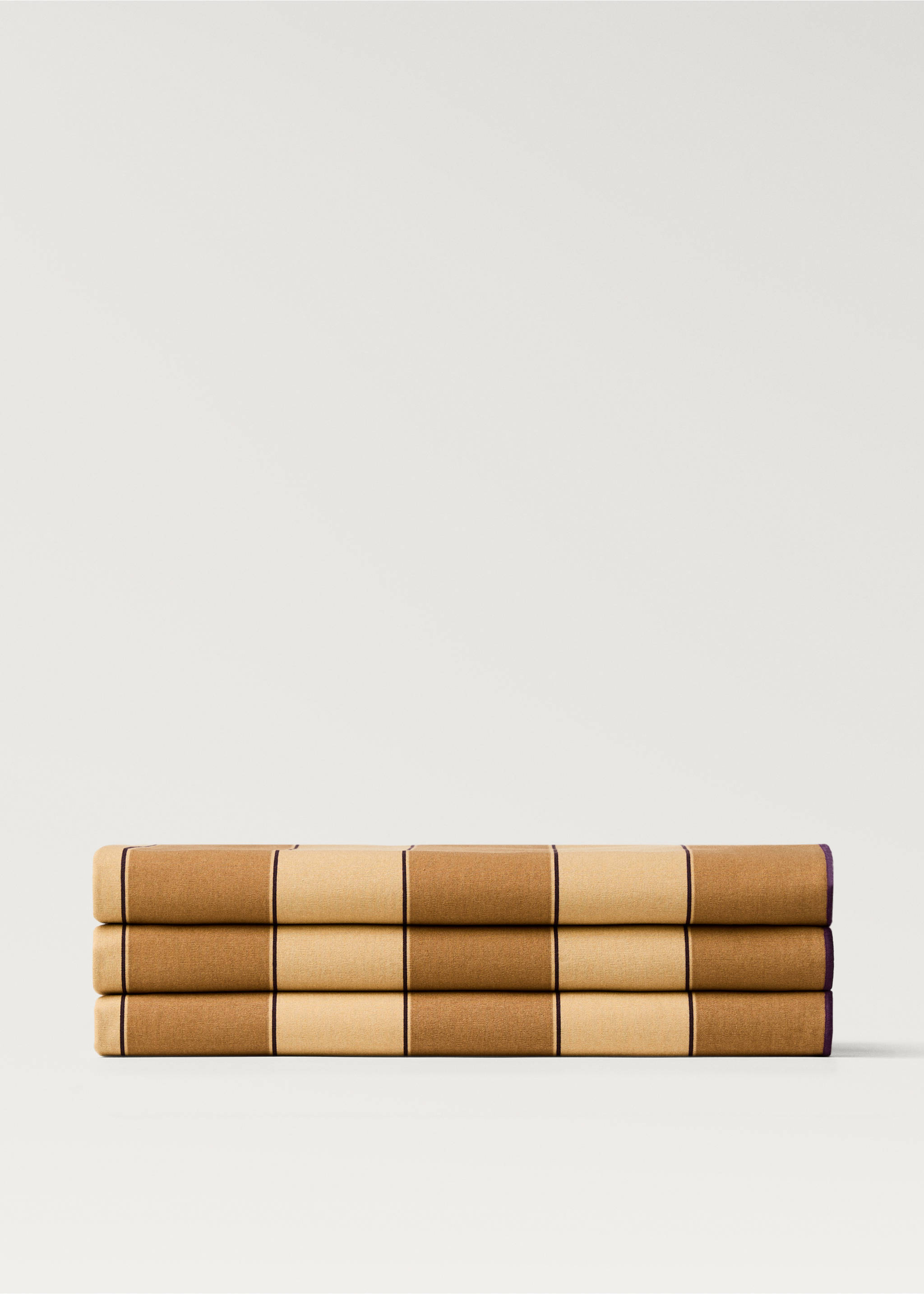 Kunstharzbeschichtete Baumwolltischdecke für 2 bis 4 Tischgäste - Artikel ohne Model, Senfgelb. Ref: 87053298-00.