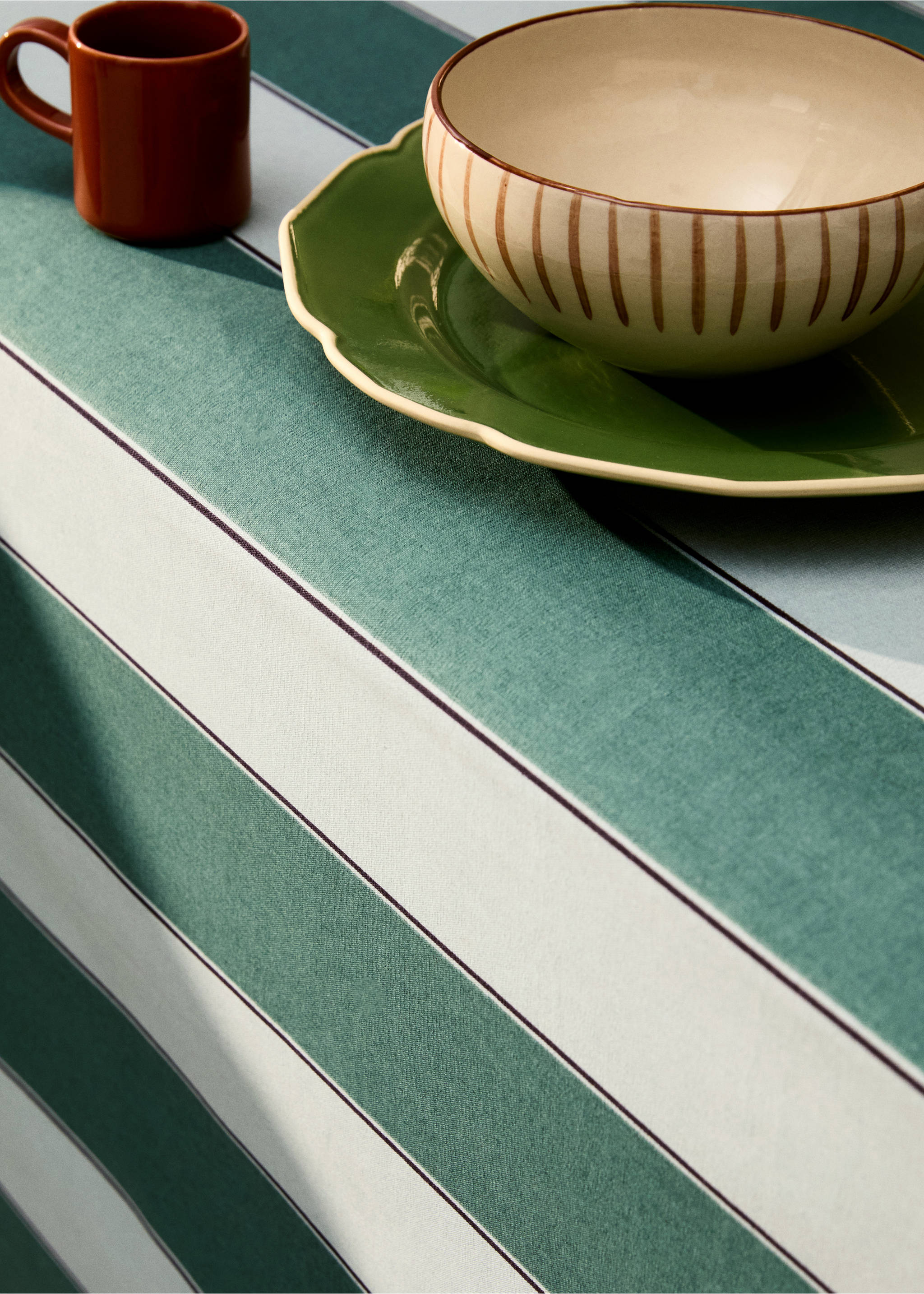 Cotton tablecloth with resin stripe for 2 to 4 diners - Details of the article 7, Mint Green. Ref: 87053298-00.