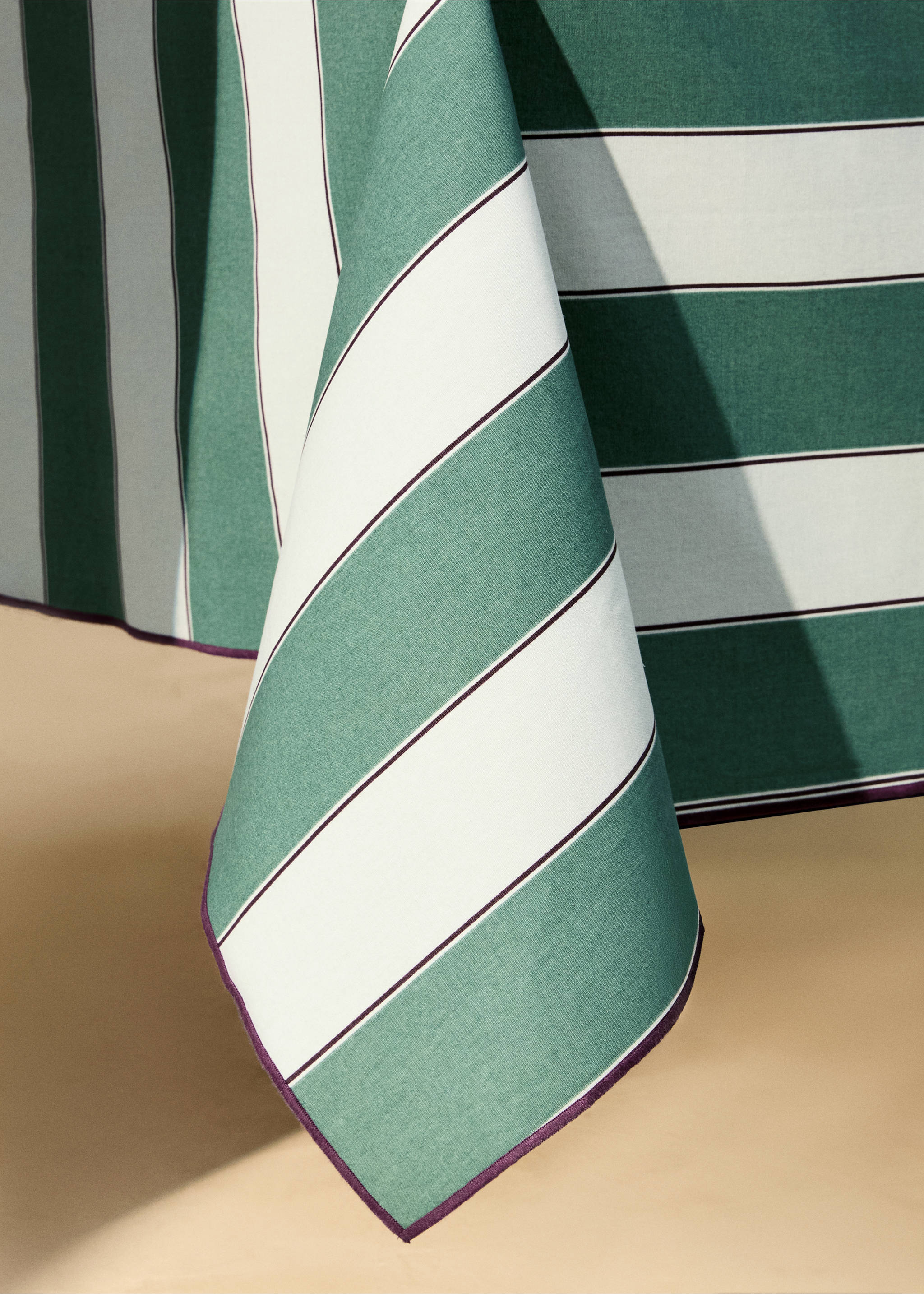 Cotton tablecloth with resin stripe for 2 to 4 diners - Details of the article 8, Mint Green. Ref: 87053298-00.