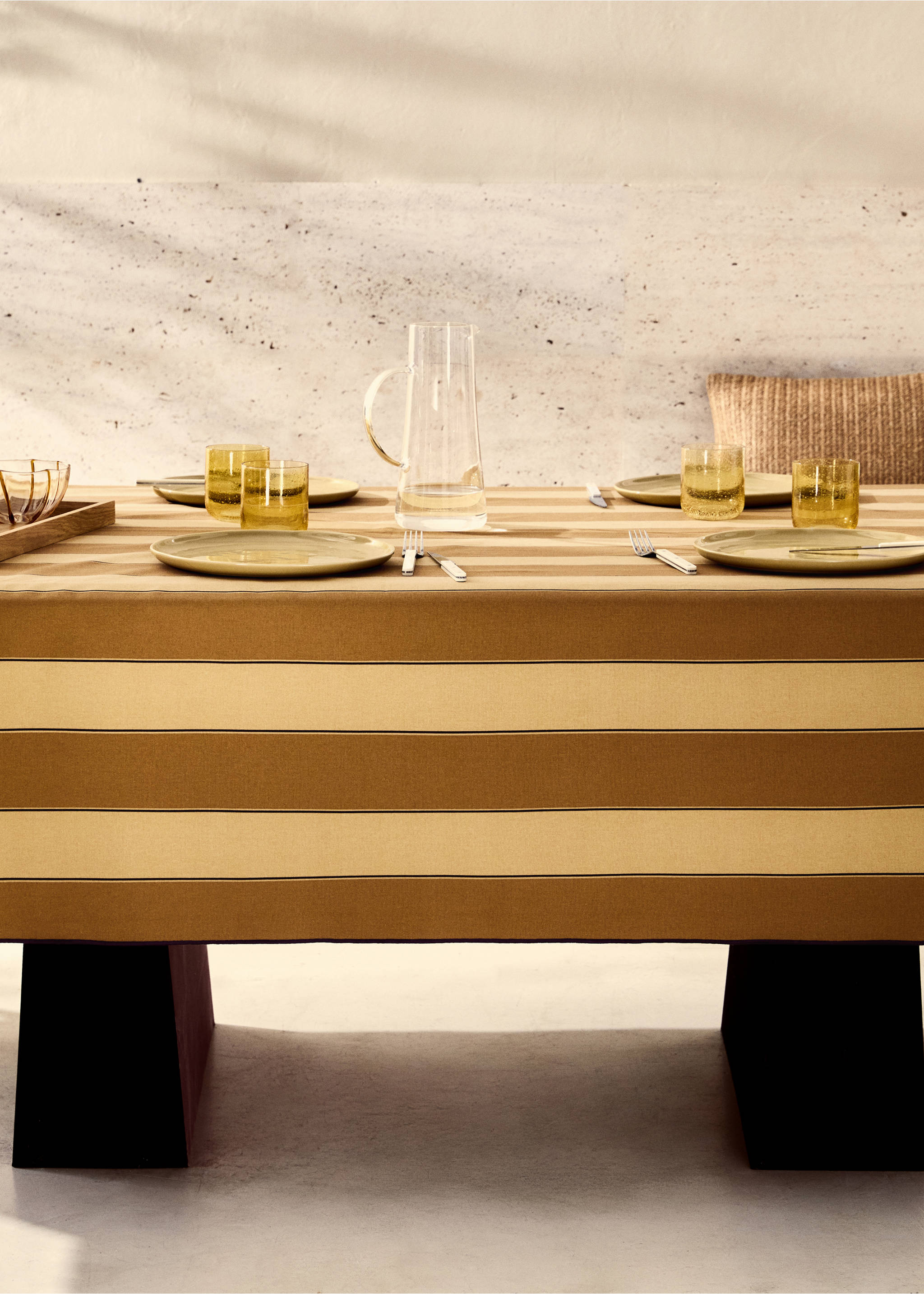 Cotton tablecloth with resin stripe for 6 to 8 diners - General plane, Mustard. Ref: 87053299-00.