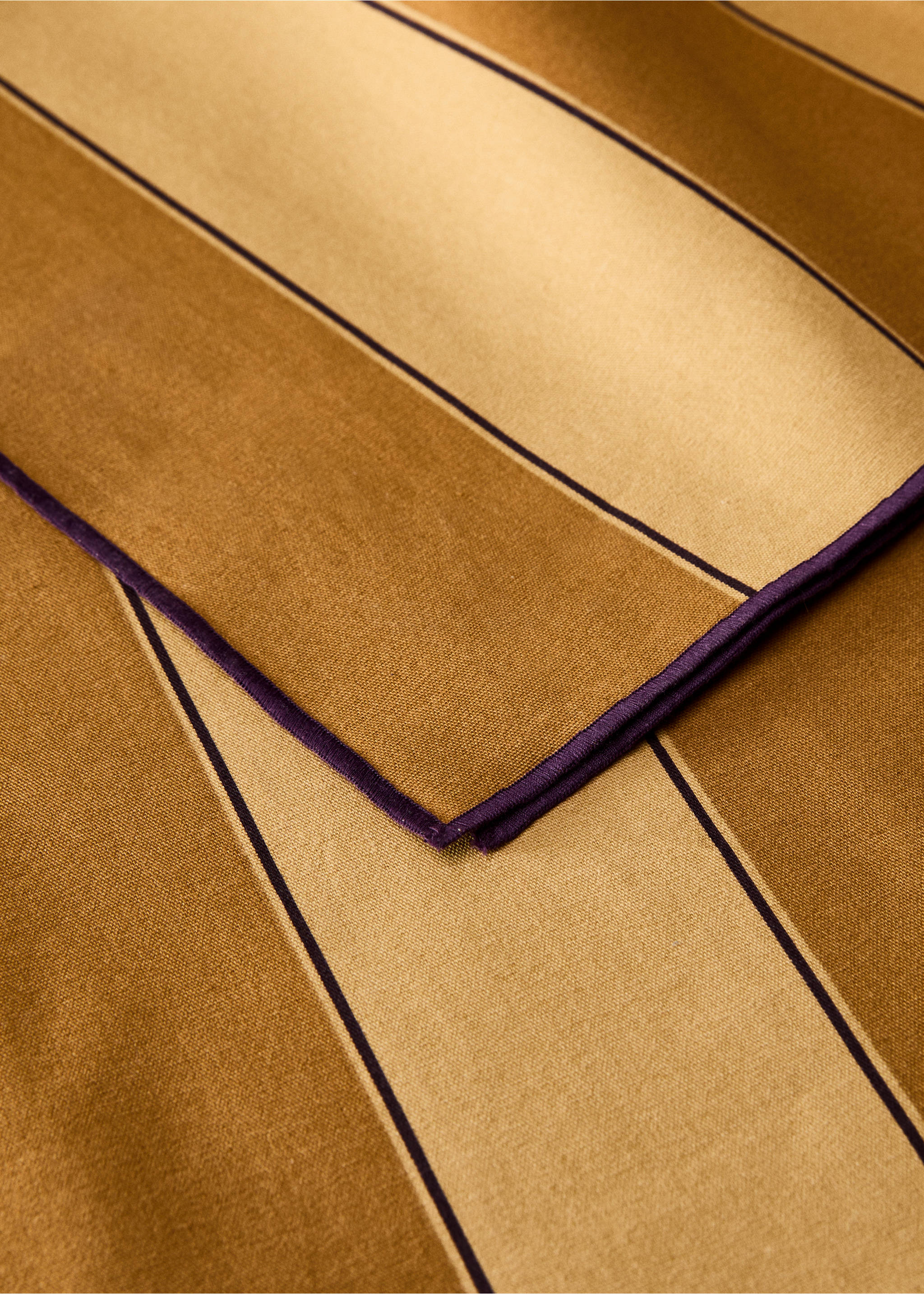 Cotton tablecloth with resin stripe for 6 to 8 diners - Details of the article 2, Mustard. Ref: 87053299-00.