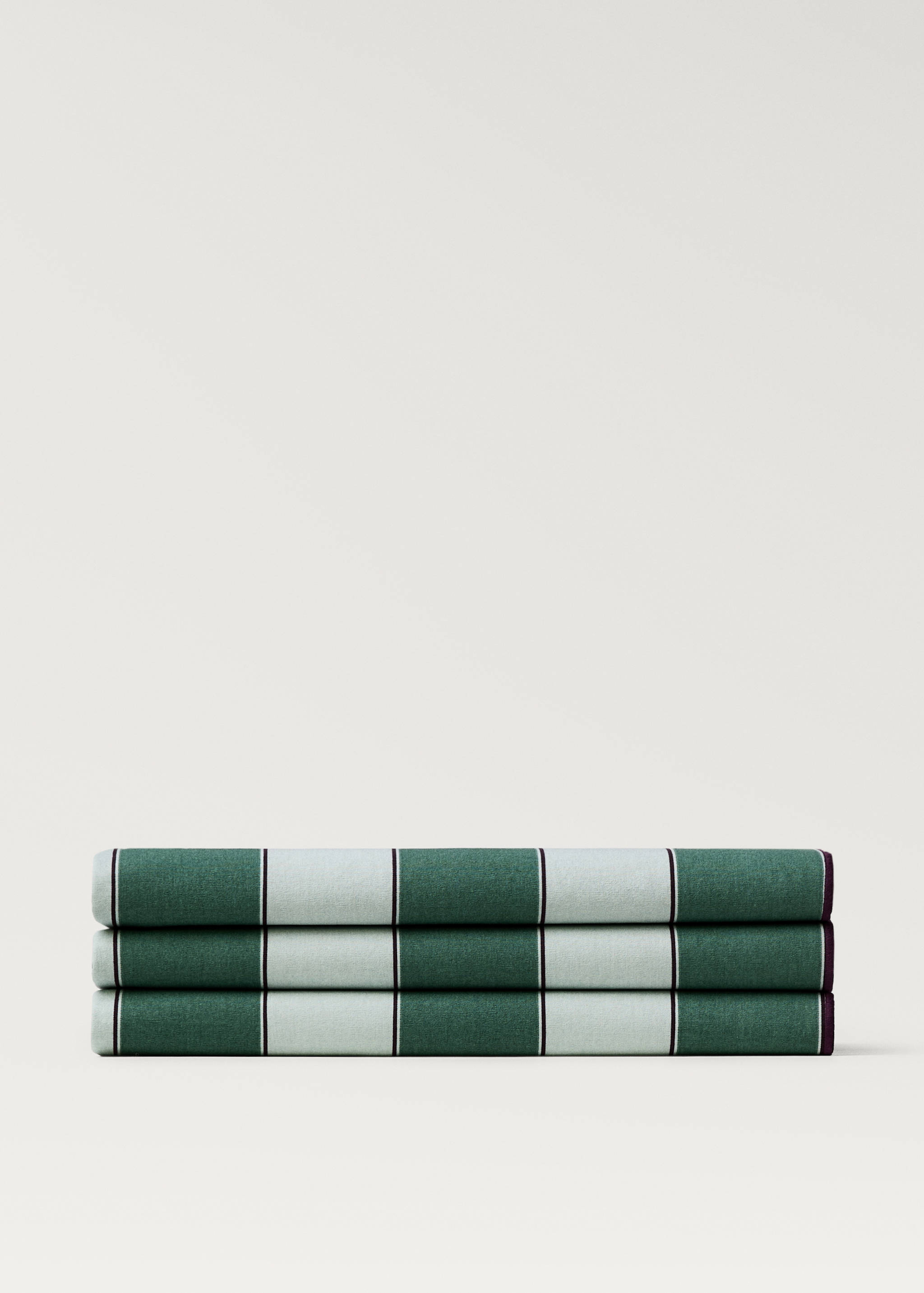 Cotton tablecloth with resin stripe for 6 to 8 diners - Article without model