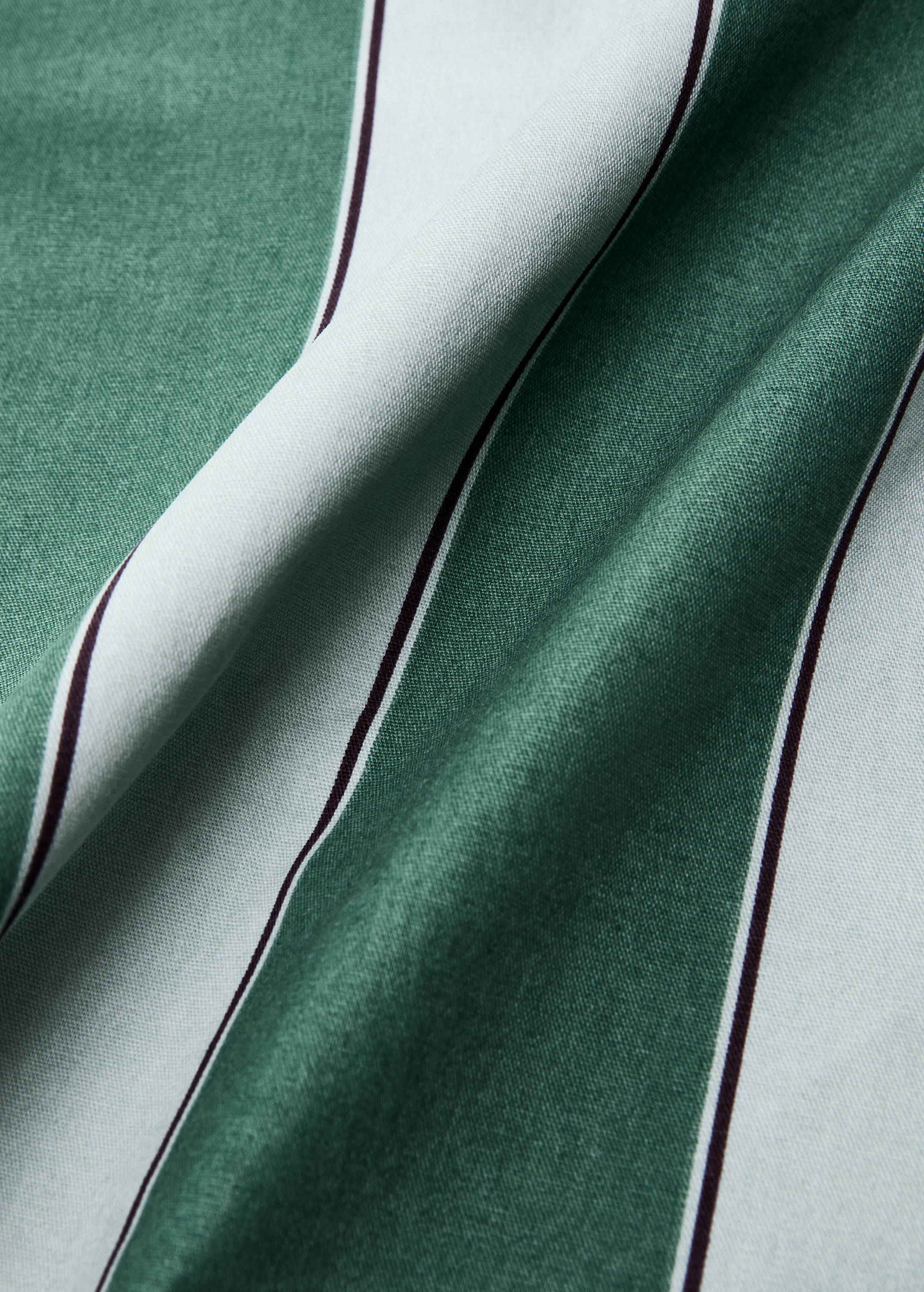 Cotton tablecloth with resin stripe for 6 to 8 diners - Details of the article 1