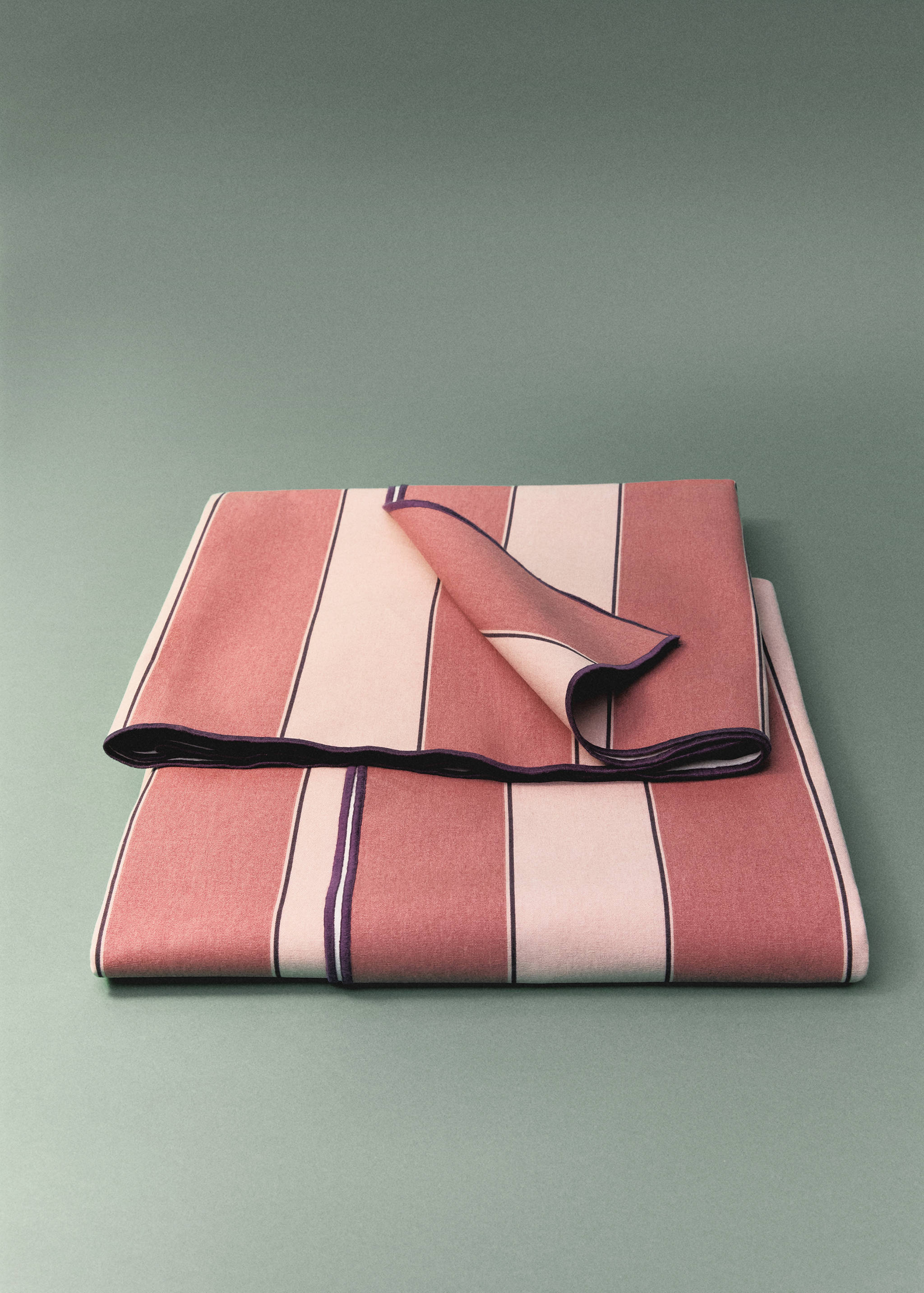 Cotton tablecloth with resin stripe for 6 to 8 diners - General plane