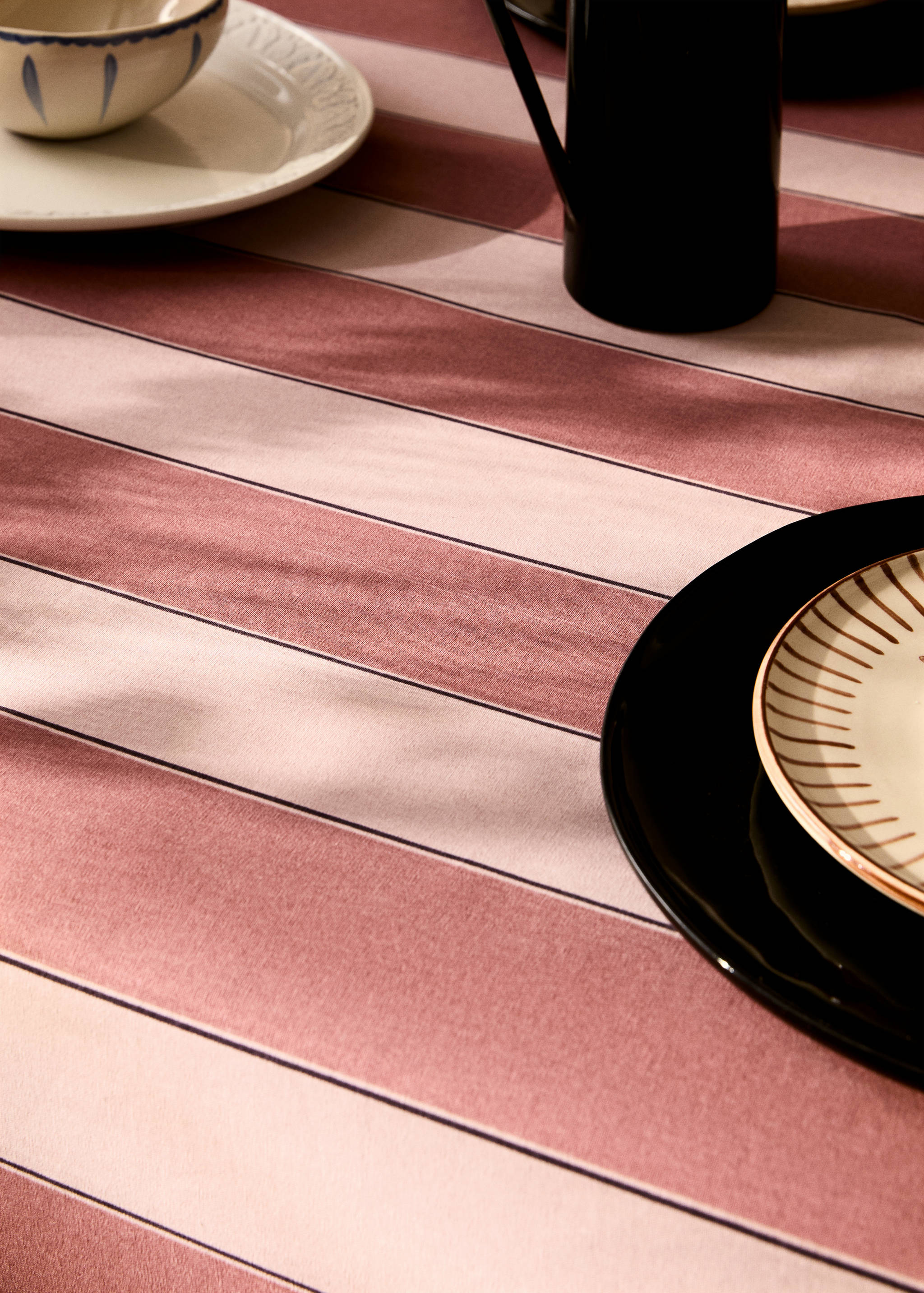 Cotton tablecloth with resin stripe for 6 to 8 diners - Details of the article 7