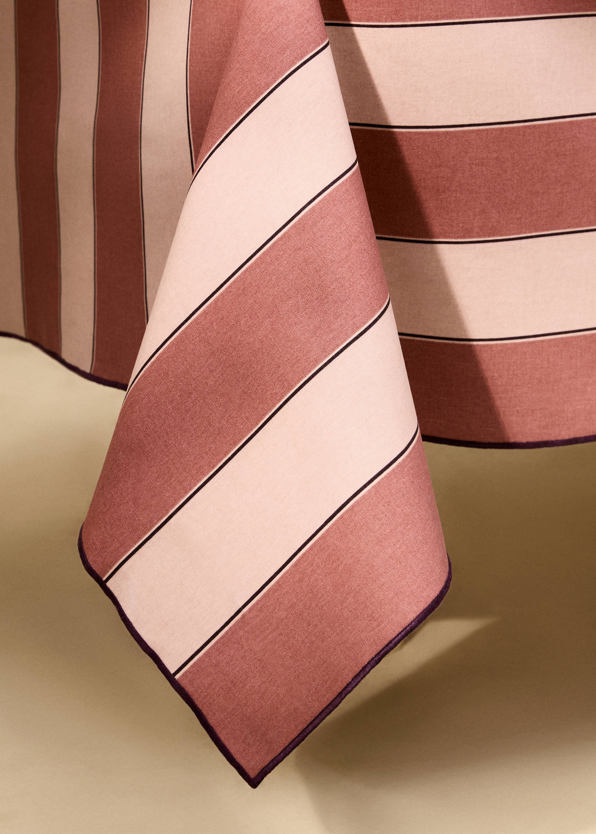 Cotton tablecloth with resin stripe for 6 to 8 diners - Details of the article 8