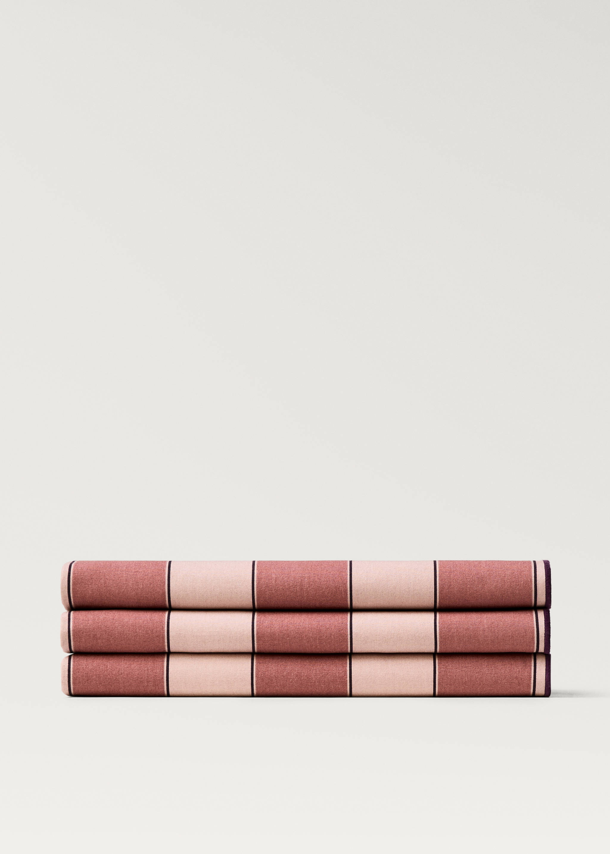 Cotton tablecloth with resin stripe for 6 to 8 diners - Article without model