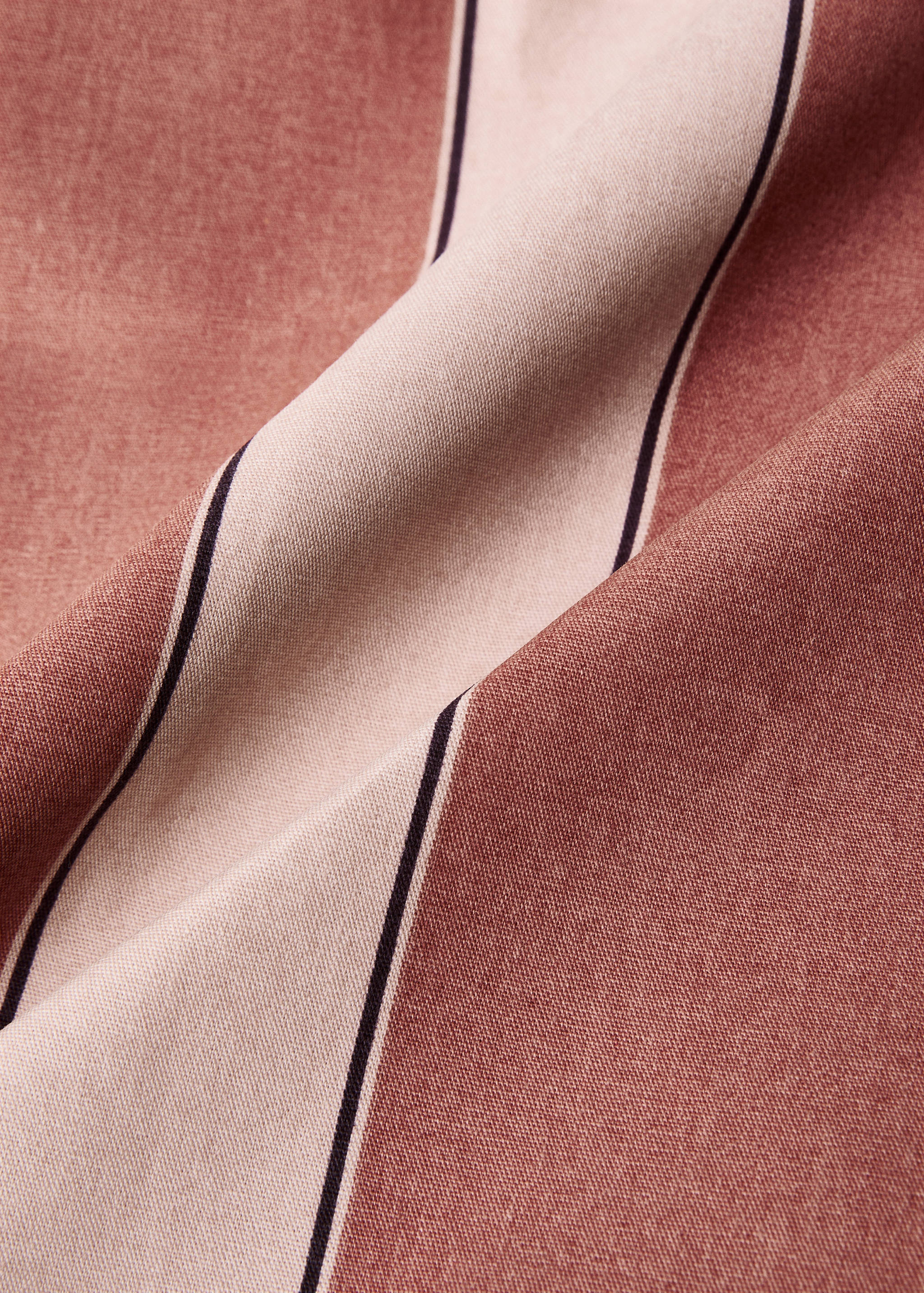 Cotton tablecloth with resin stripe for 6 to 8 diners - Details of the article 1