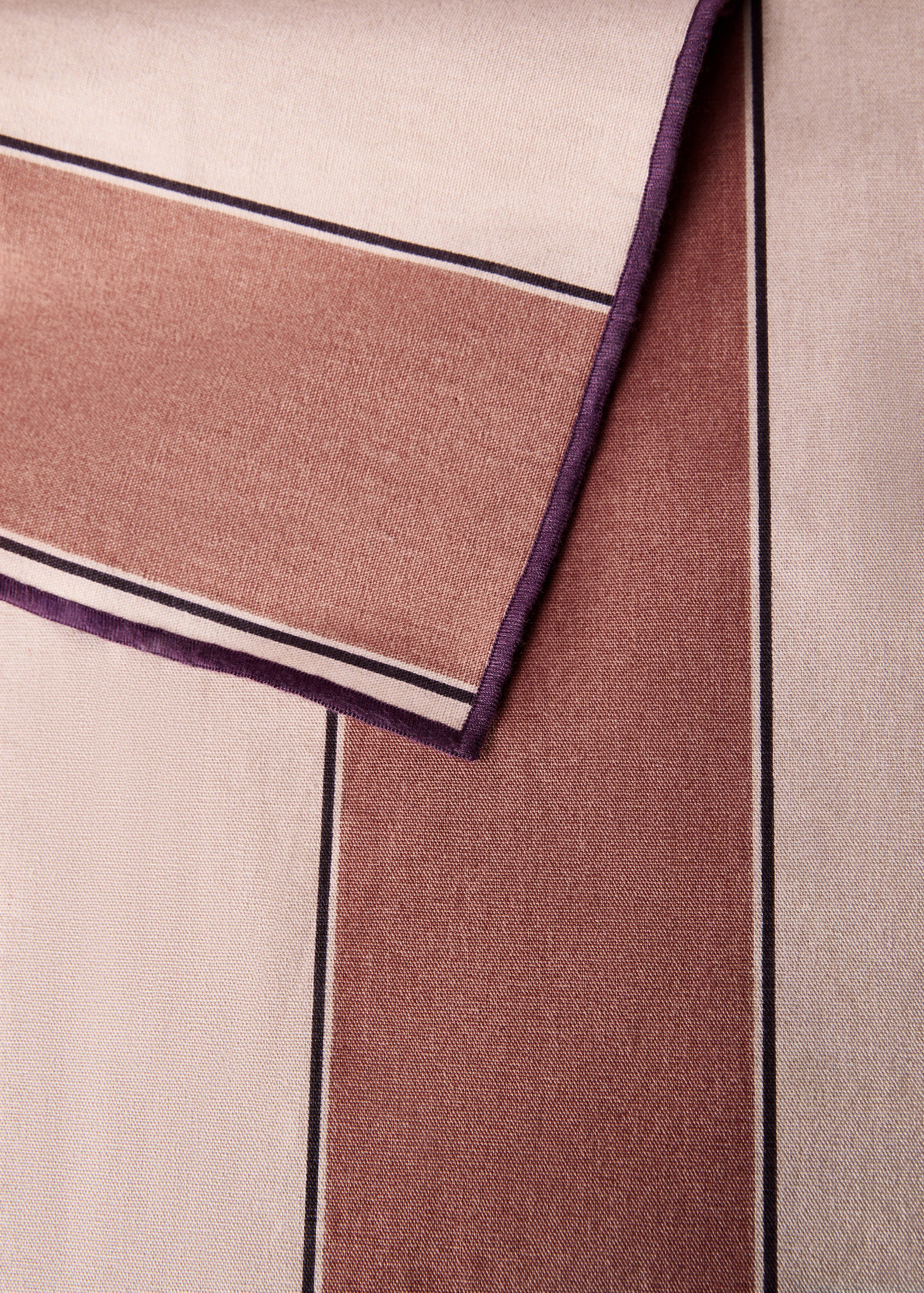 Cotton tablecloth with resin stripe for 6 to 8 diners - Details of the article 2