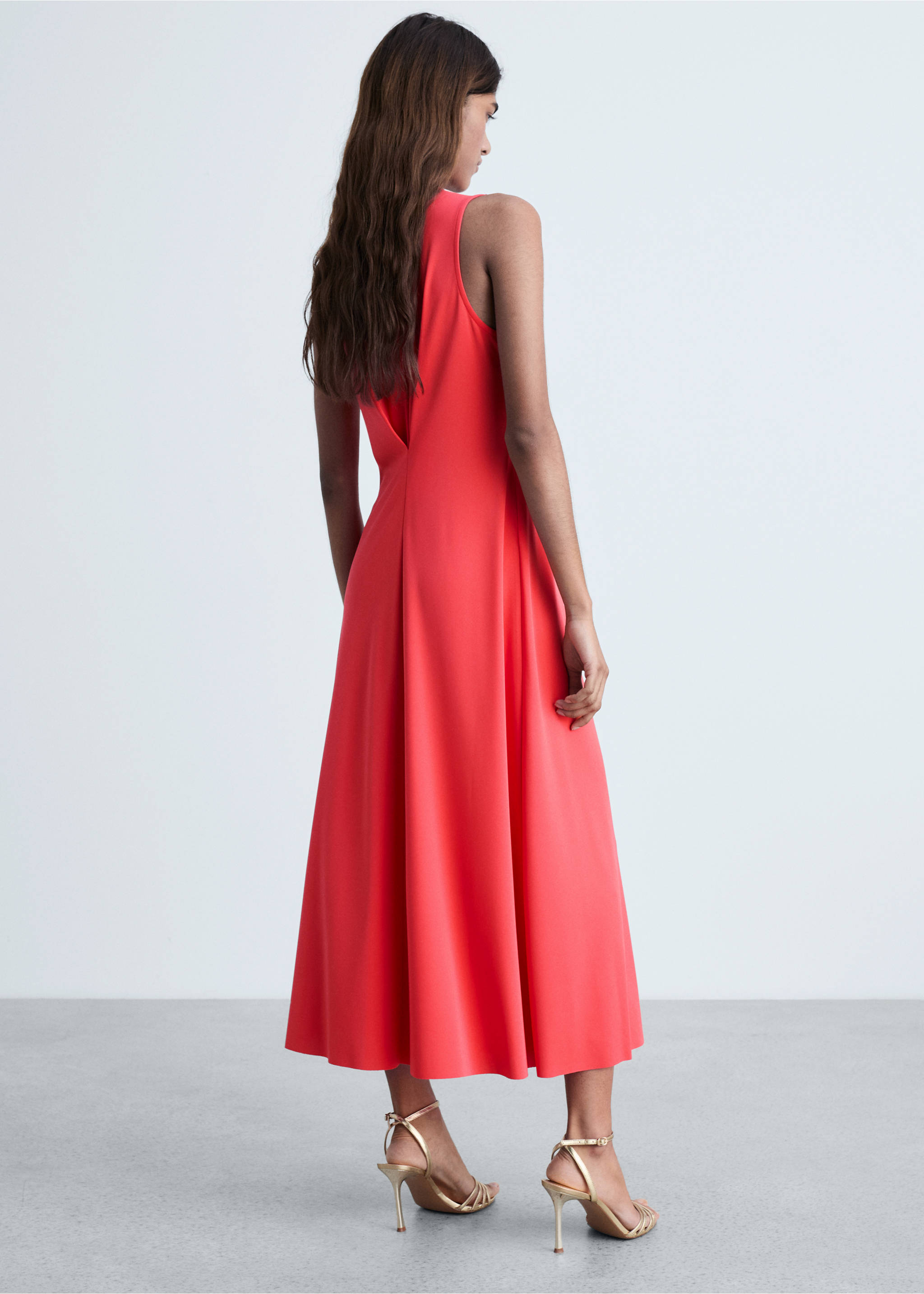 V-neck knitted dress - Reverse of the article, Salmon. Ref: 87054064-00.