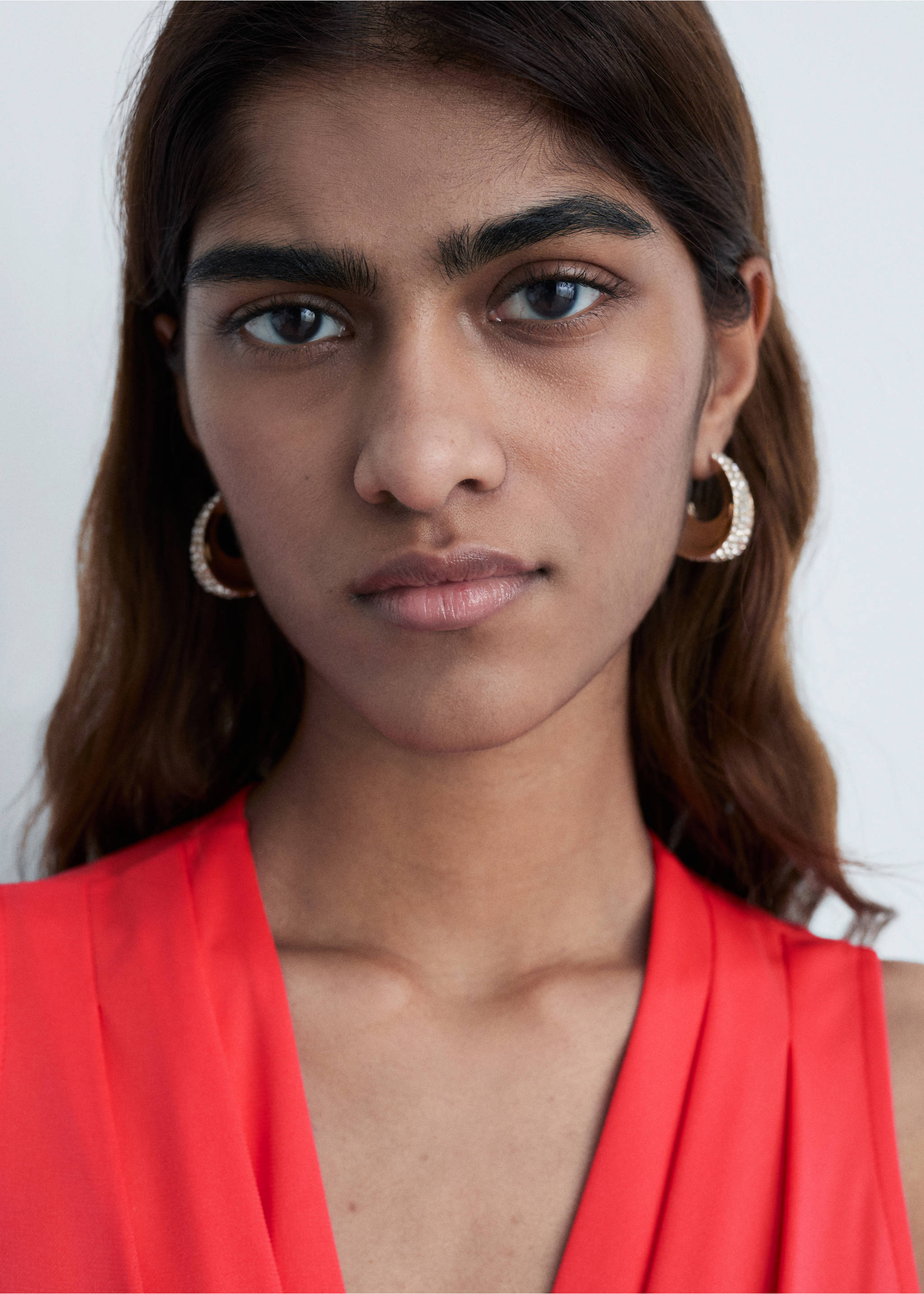 V-neck knitted dress - Details of the article 1, Salmon. Ref: 87054064-00.
