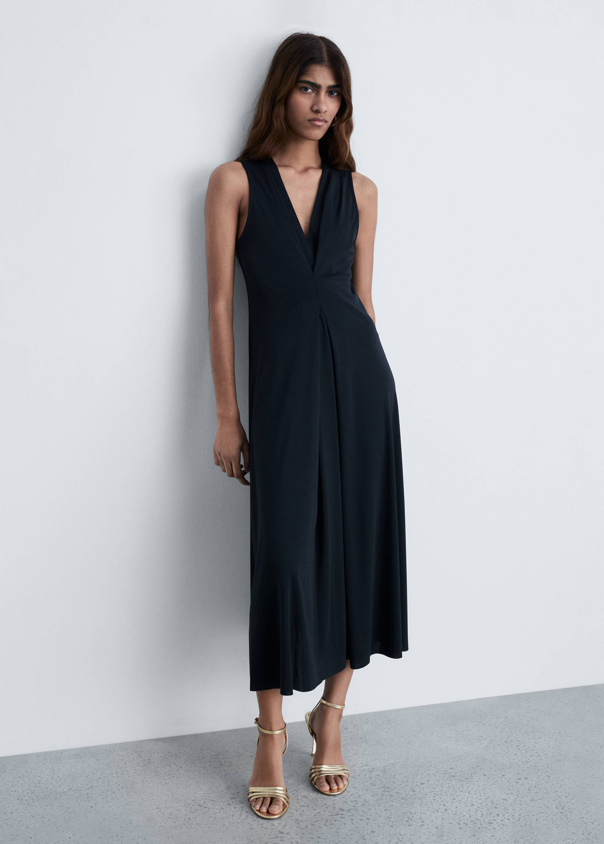 Vestido punto cuello pico - Plano general