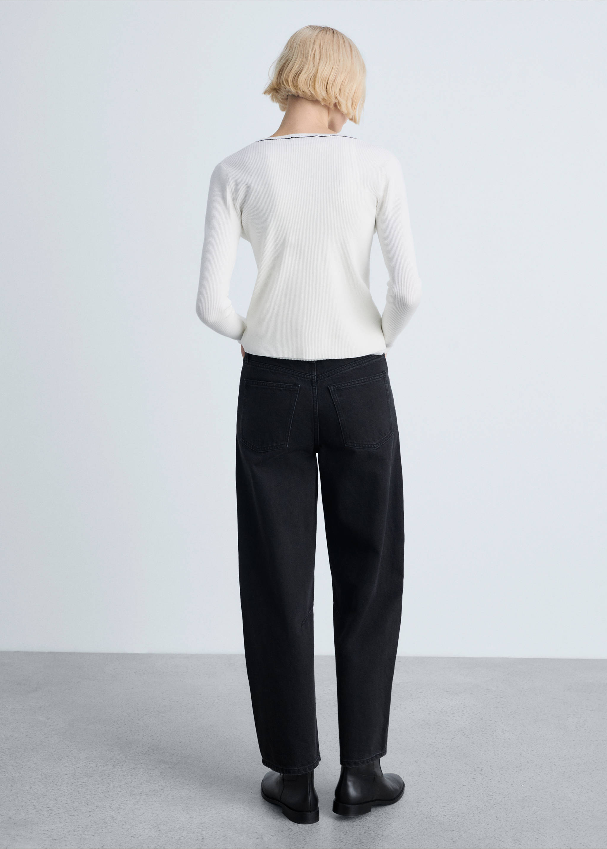 V-neck knitted cardigan - Reverse of the article, Ecru. Ref: 87054074-00.