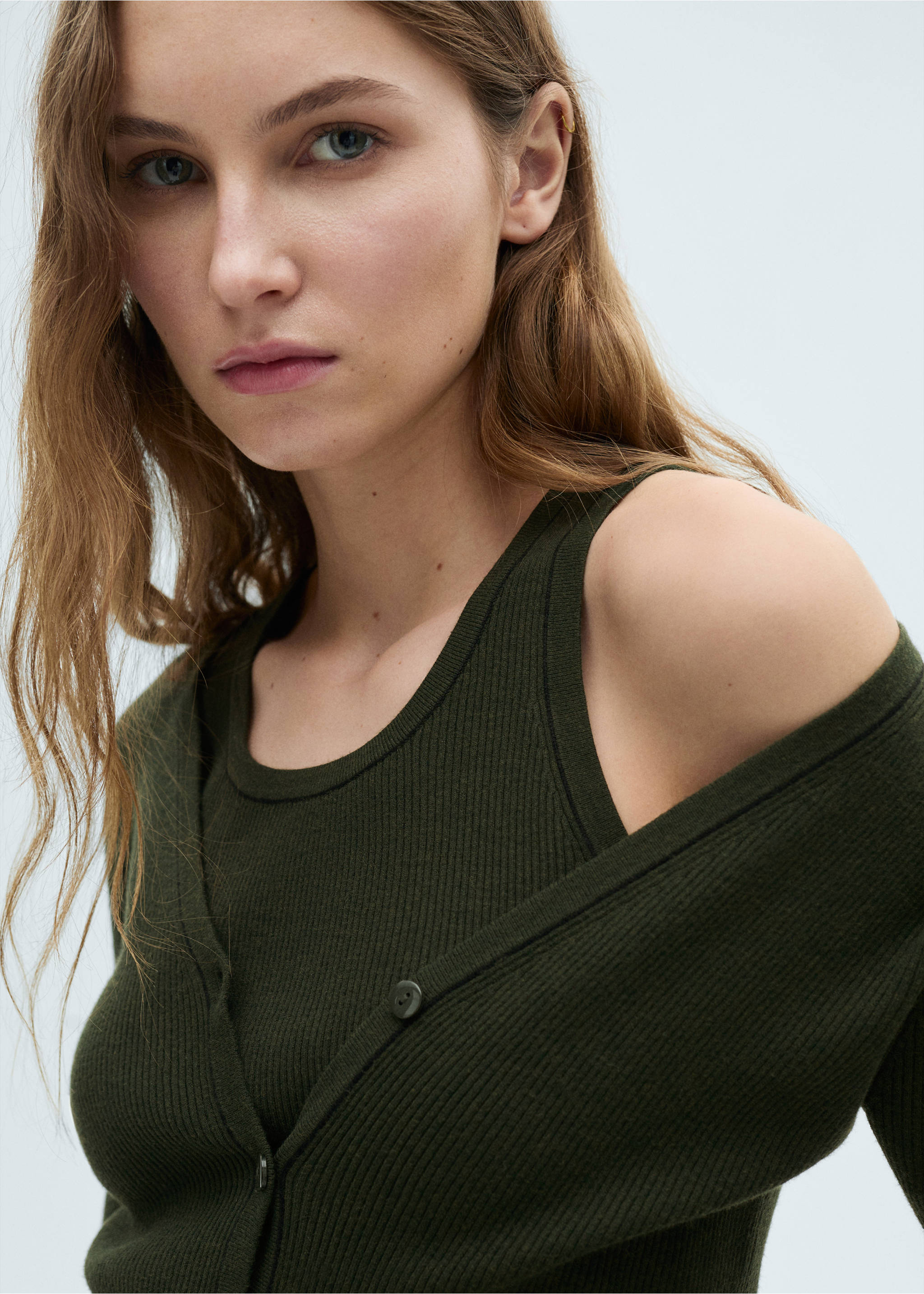 V-neck knitted cardigan - Details of the article 1, Khaki. Ref: 87054074-00.