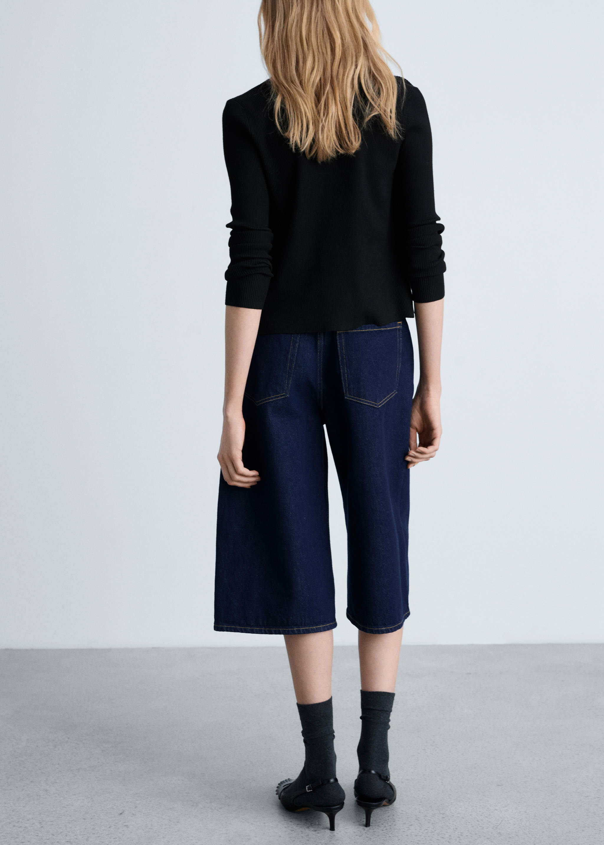 Strickcardigan mit V-Ausschnitt - Rückseite des Artikels