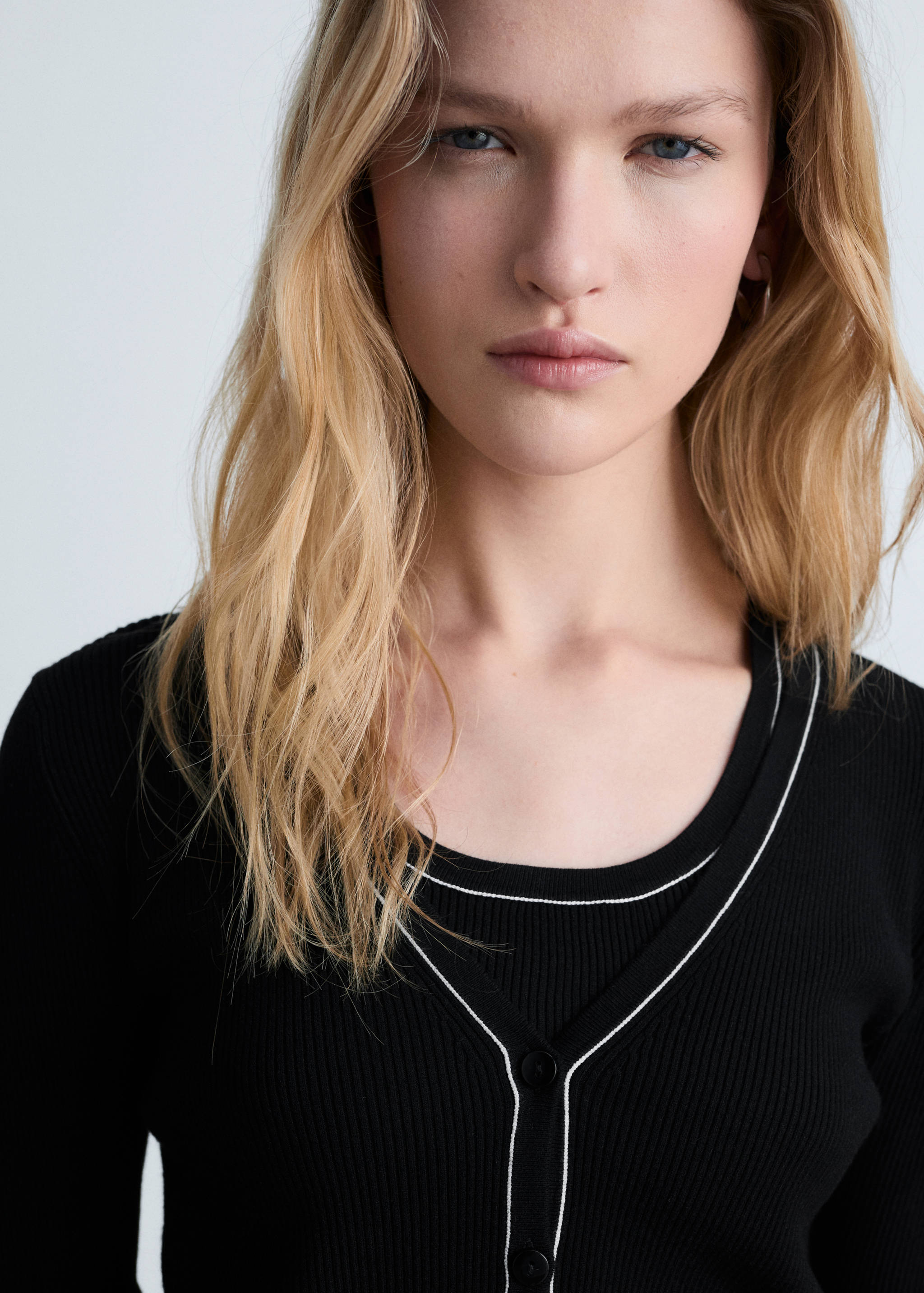 Strickcardigan mit V-Ausschnitt - Detail des Artikels 1