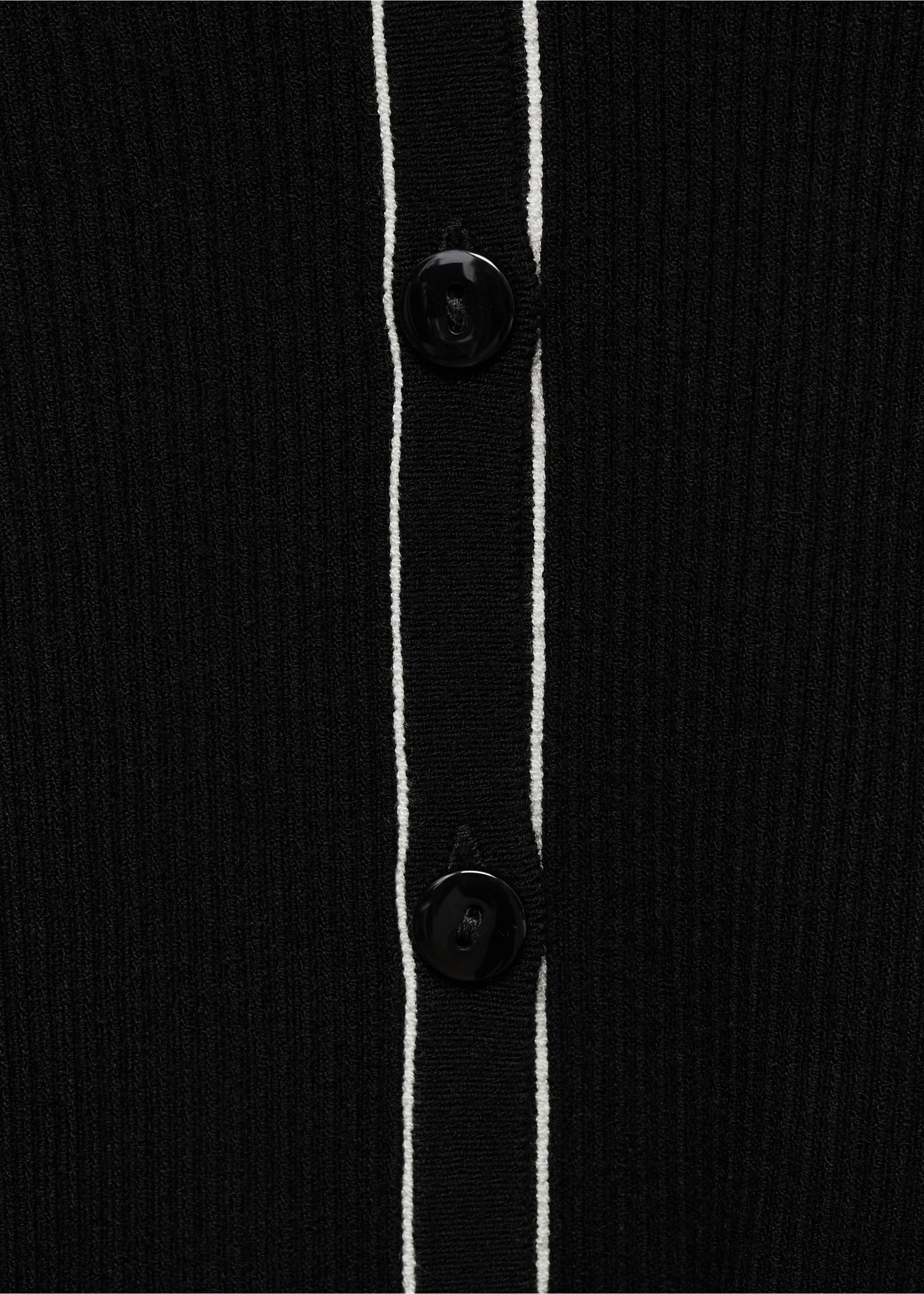 Strickcardigan mit V-Ausschnitt - Detail des Artikels 0, Schwarz. Ref: 87054074-00.