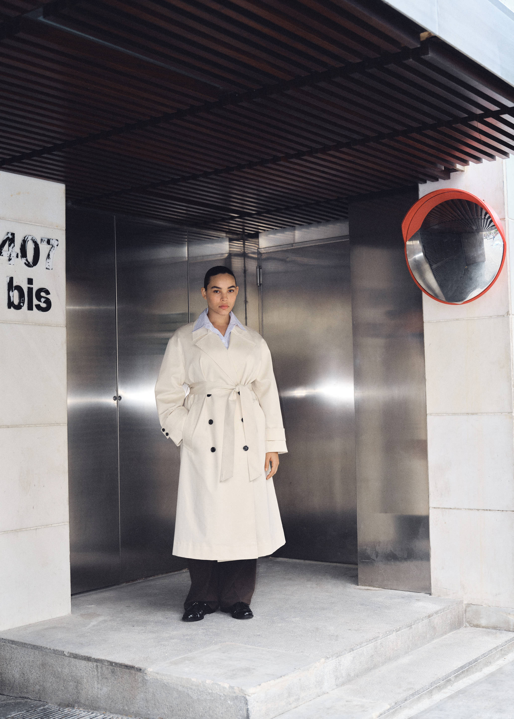 Trench long oversize double boutonnage - Détail de l'article 6