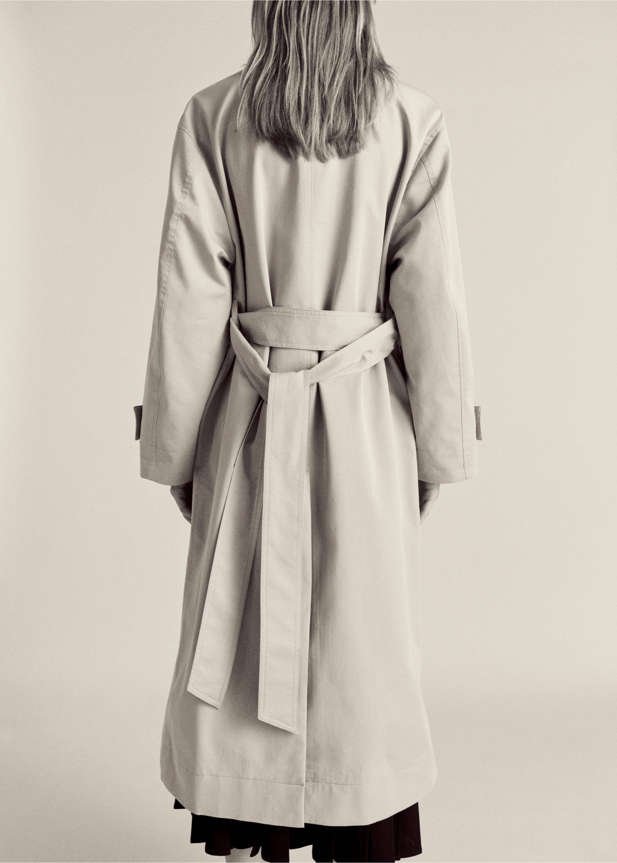Langer zweireihiger Oversized-Trenchcoat - Rückseite des Artikels, Khaki. Ref: 87054076-00.