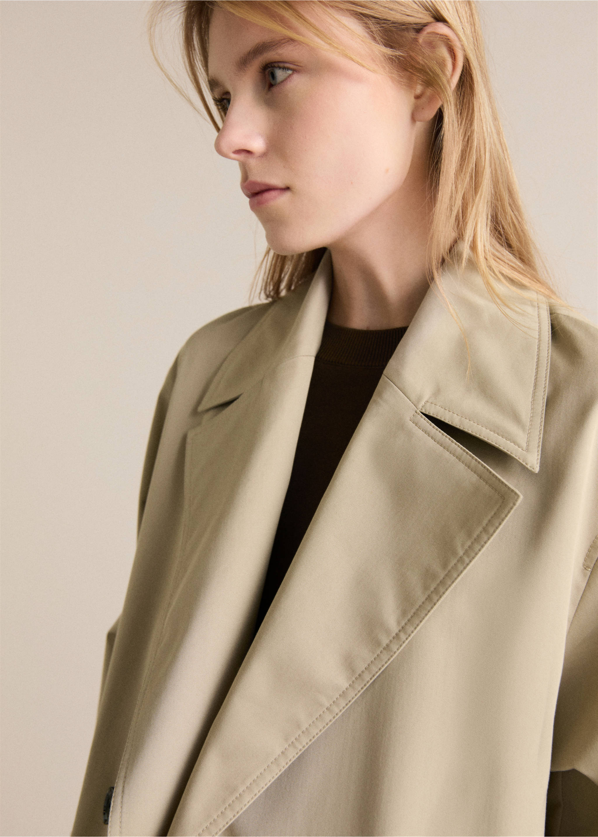 Langer zweireihiger Oversized-Trenchcoat - Detail des Artikels 1, Khaki. Ref: 87054076-00.