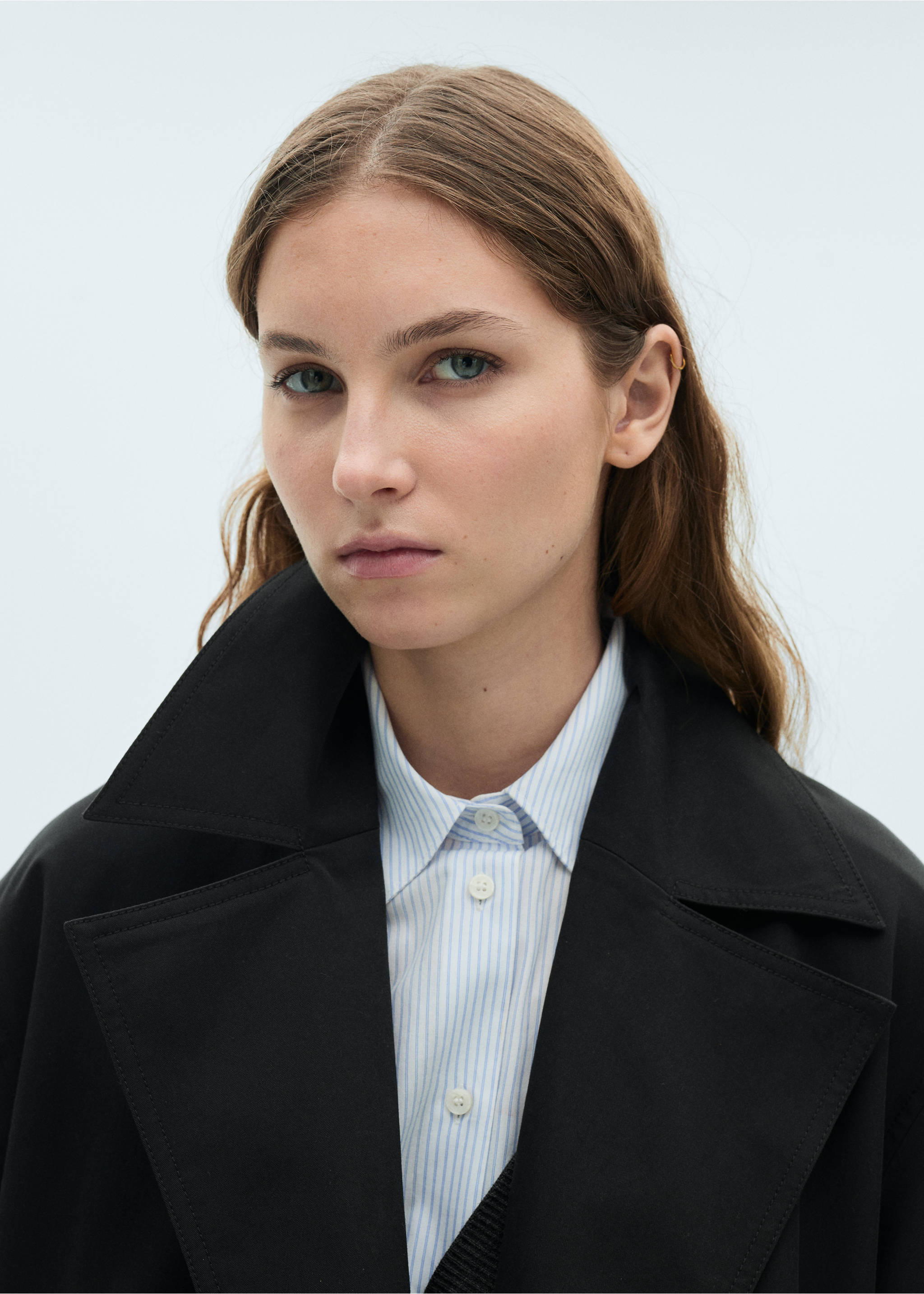 Long oversized double-breasted trench coat - Details of the article 1, Black. Ref: 87054076-00.