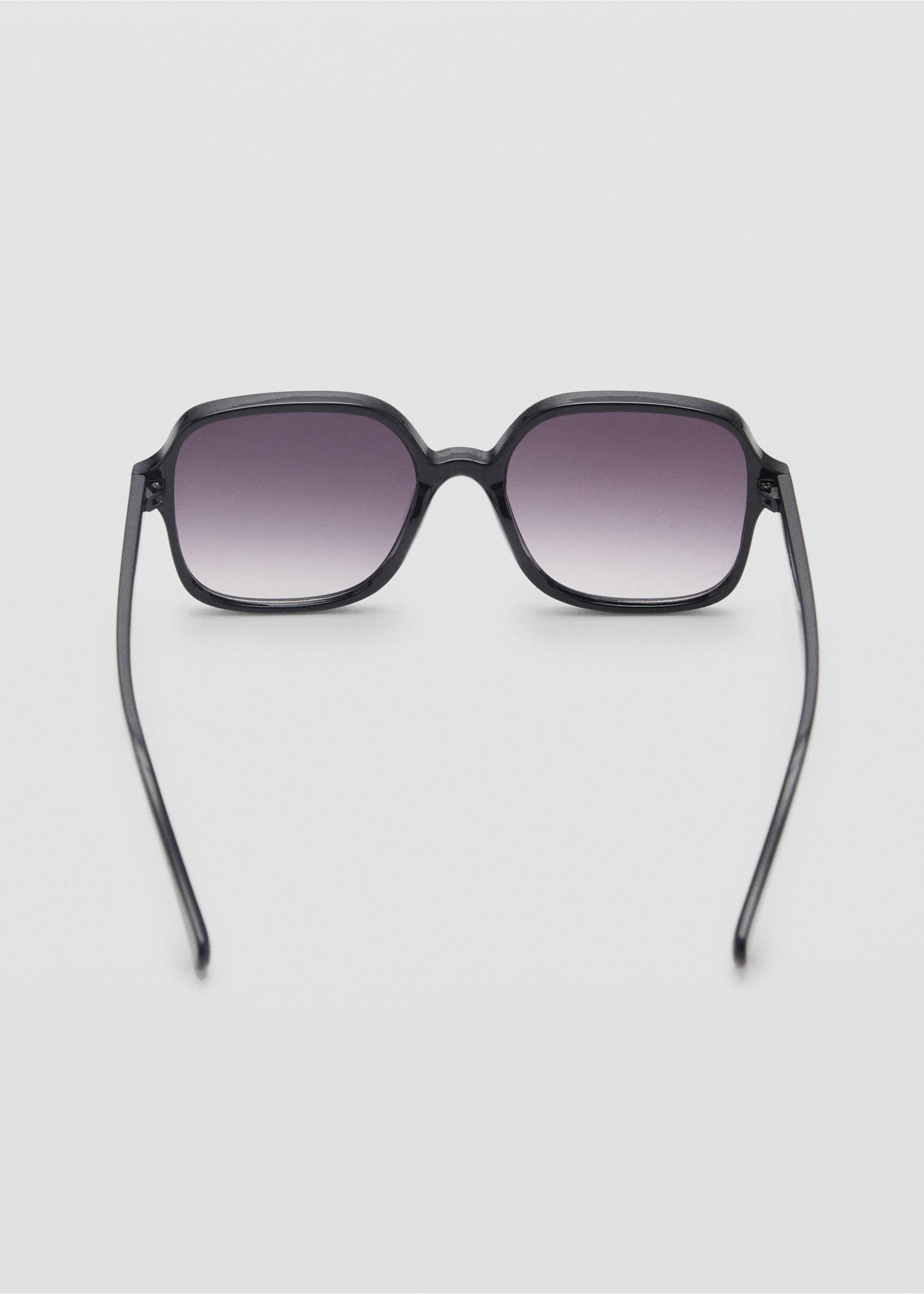 Sonnenbrille mit viereckiger Brillenfassung - Detail des Artikels 1, Schwarz. Ref: 87054387-00.