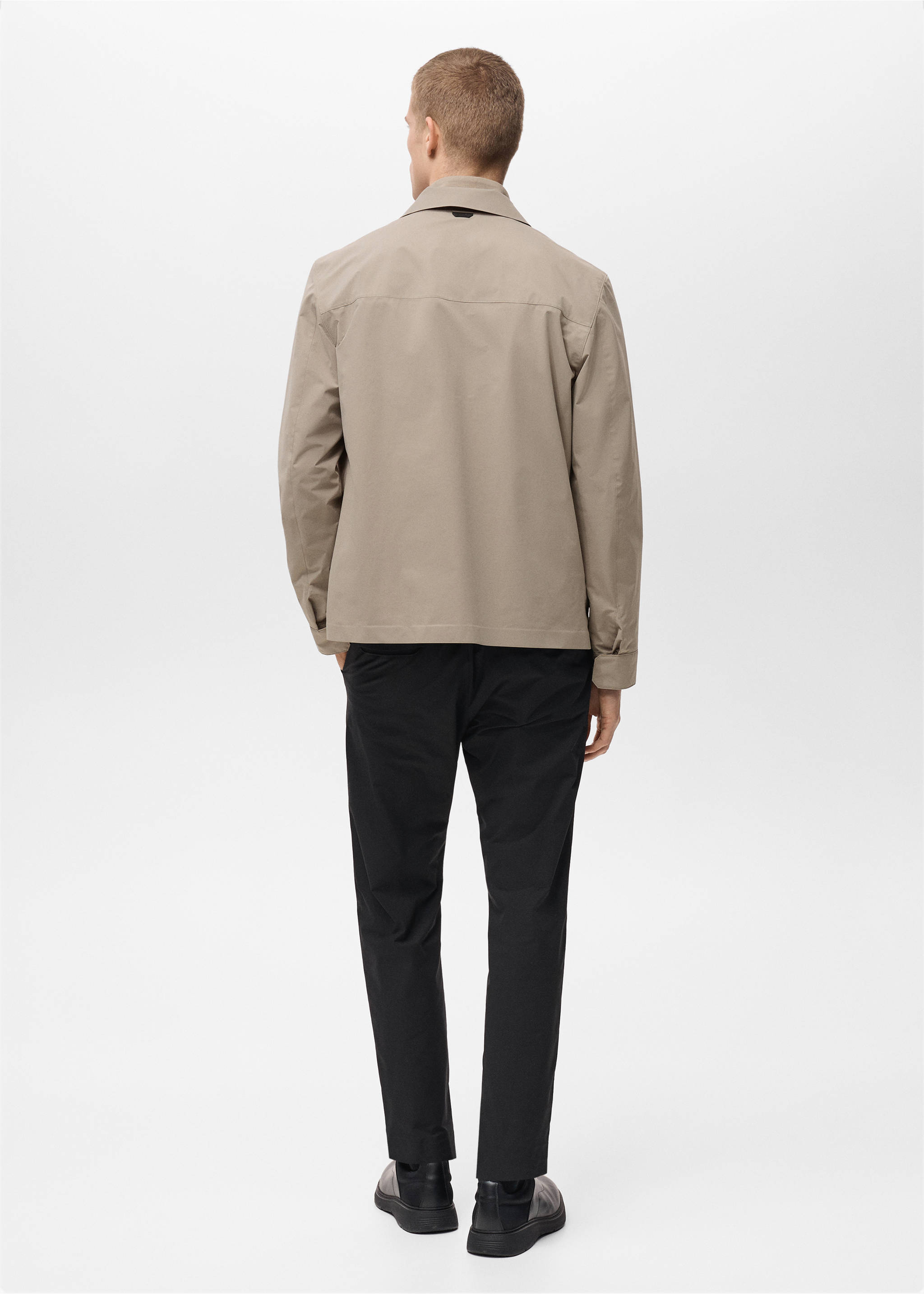 Wasserabweisende Jacke mit Taschen - Rückseite des Artikels, Mittelbraun. Ref: 87054389-00.