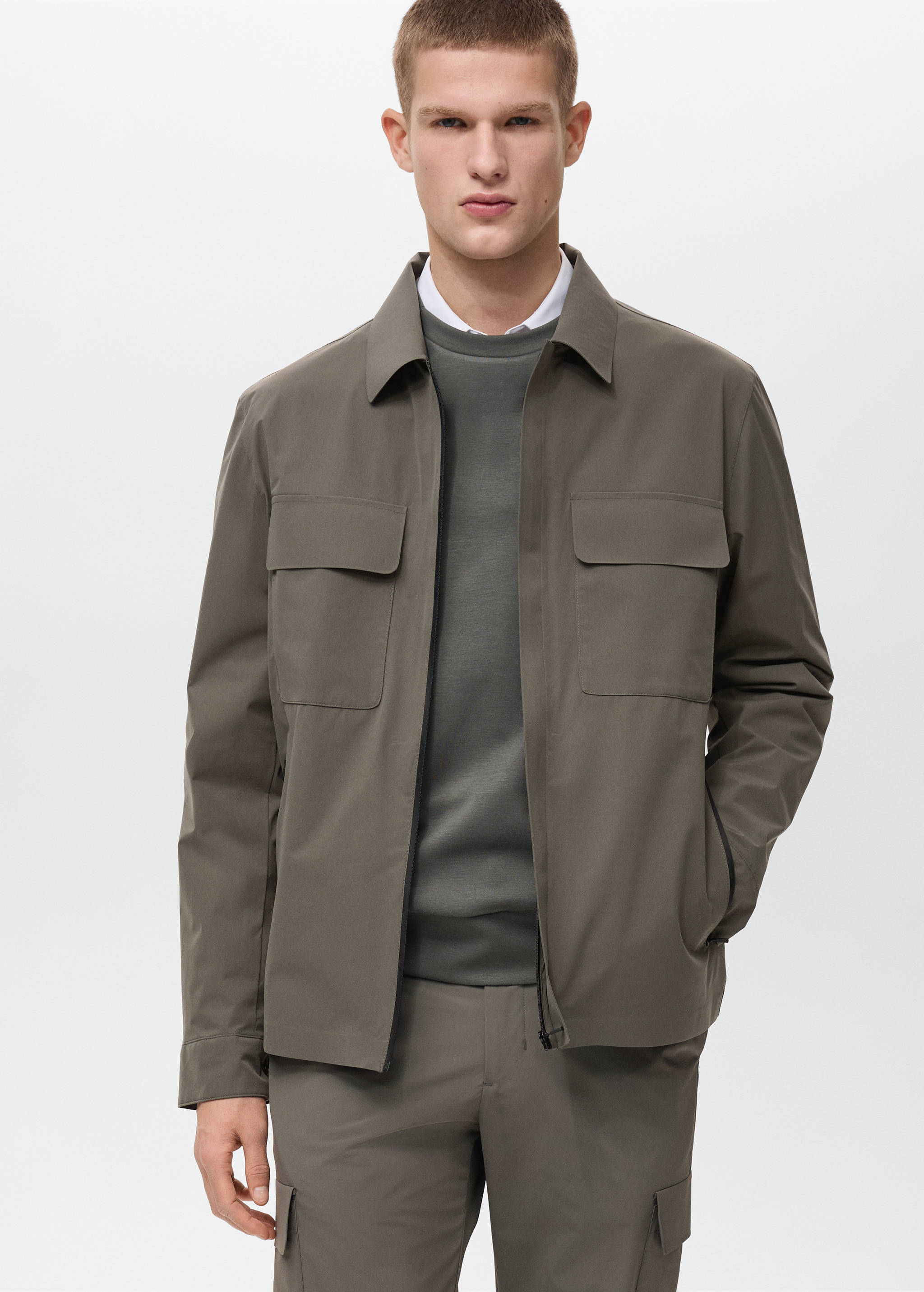 Water-repellent jacket with pockets - Medium plane
