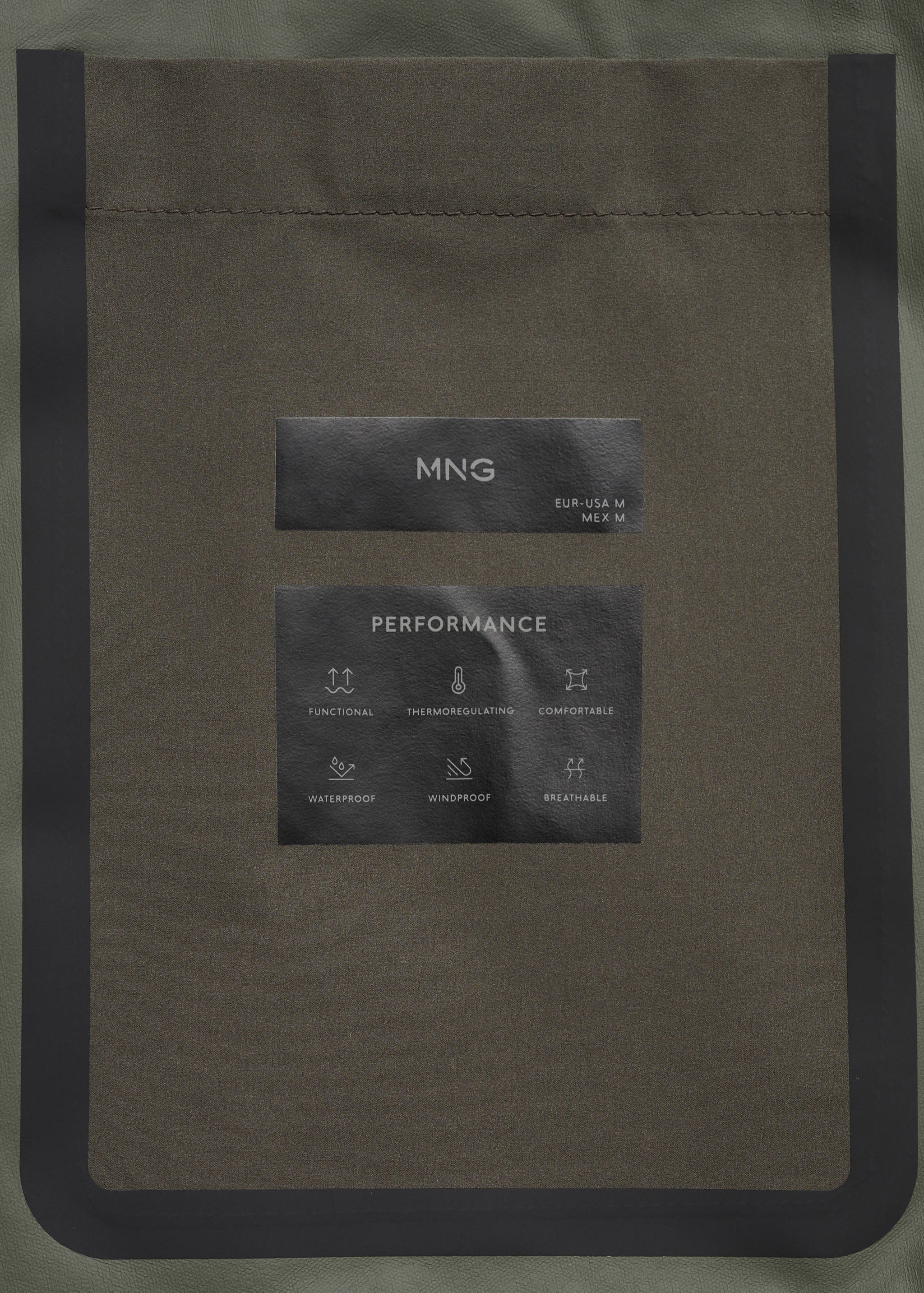 Water-repellent jacket with pockets - Details of the article 0