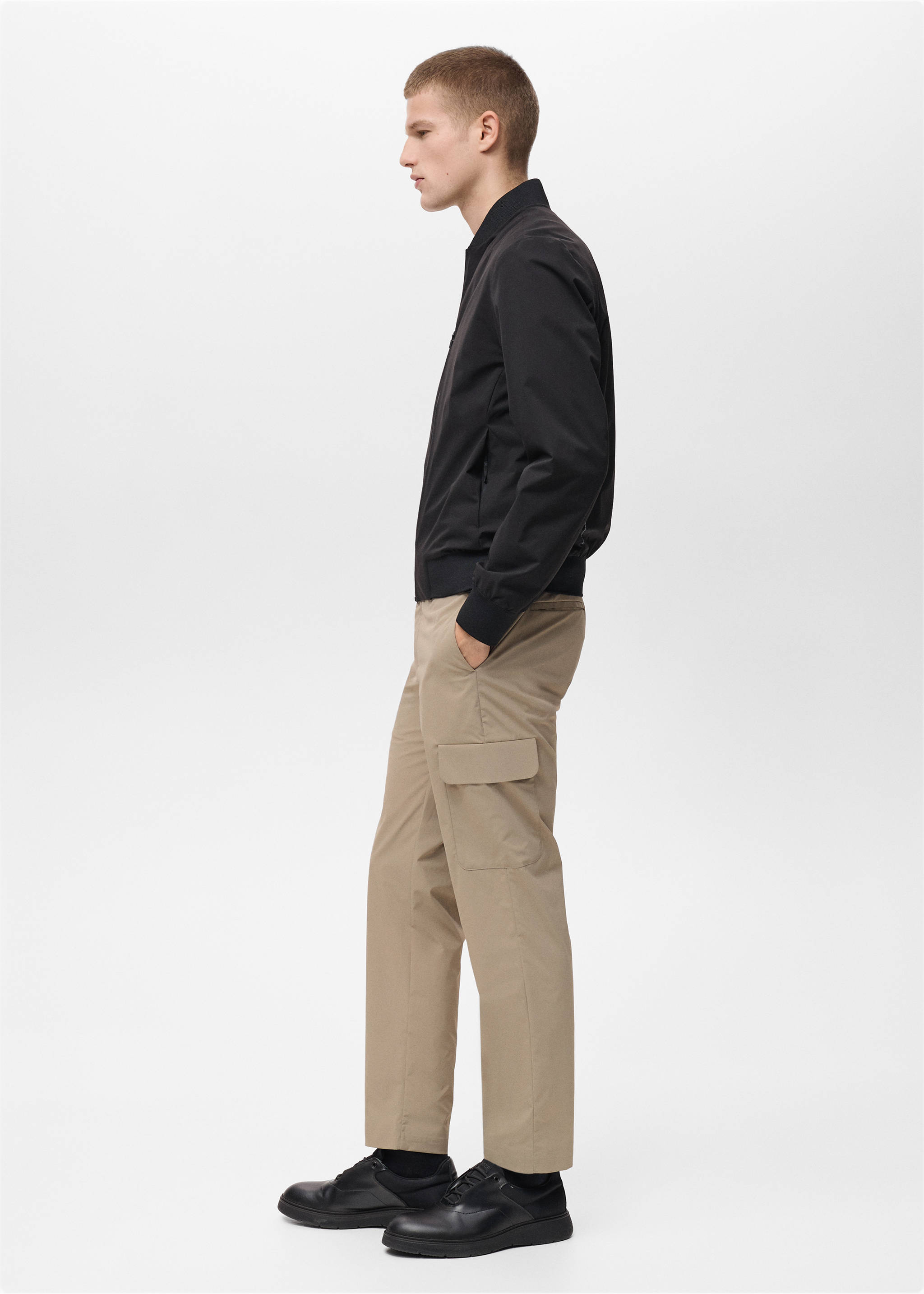 Wärmeregulierende Carghose aus Comfort-Stretch-Gewebe - Detail des Artikels 2, Mittelbraun. Ref: 87054390-00.