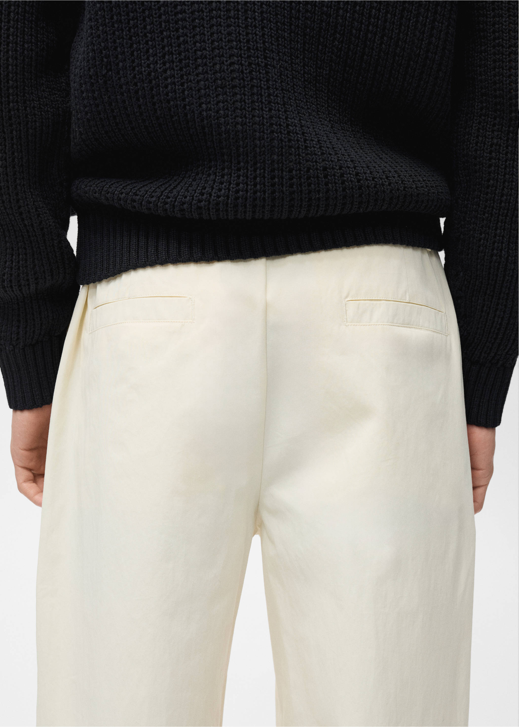 Relaxed-fit trousers with belt - Details of the article 6, Ecru. Ref: 87054397-00.
