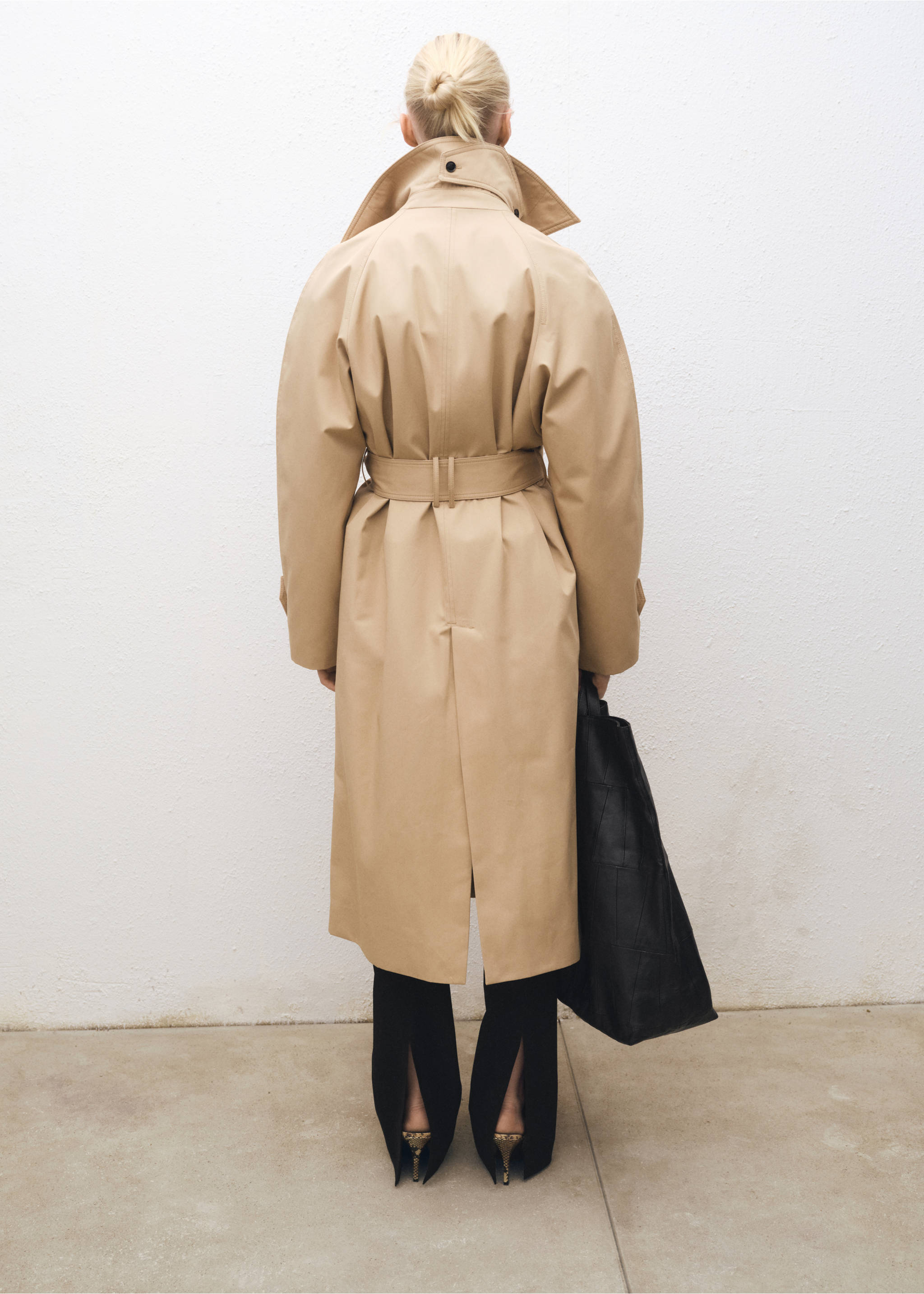 Langer Oversized-Trenchcoat aus Baumwolle - Rückseite des Artikels, Beige. Ref: 87054424-00.