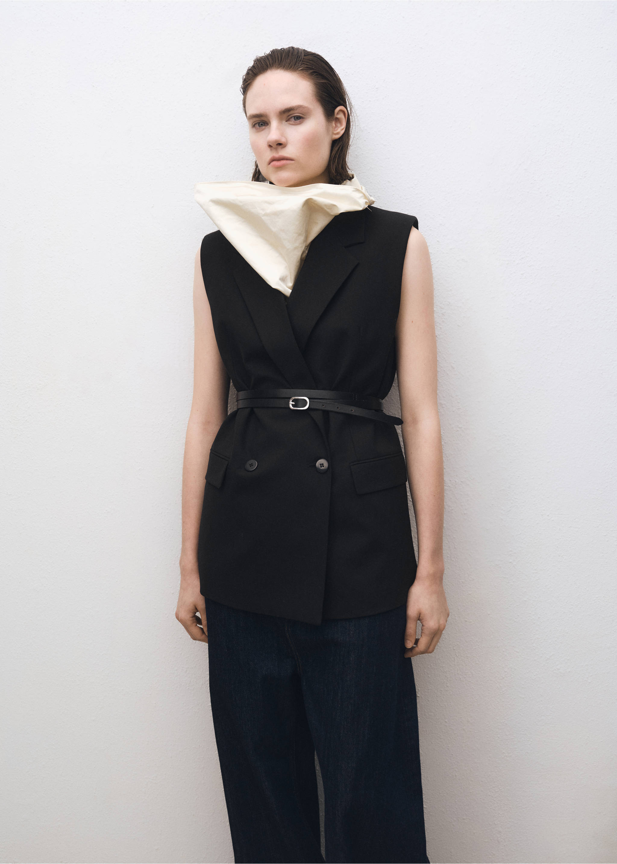 Wool-blend vest with lapels - Medium plane, Black. Ref: 87054426-00.